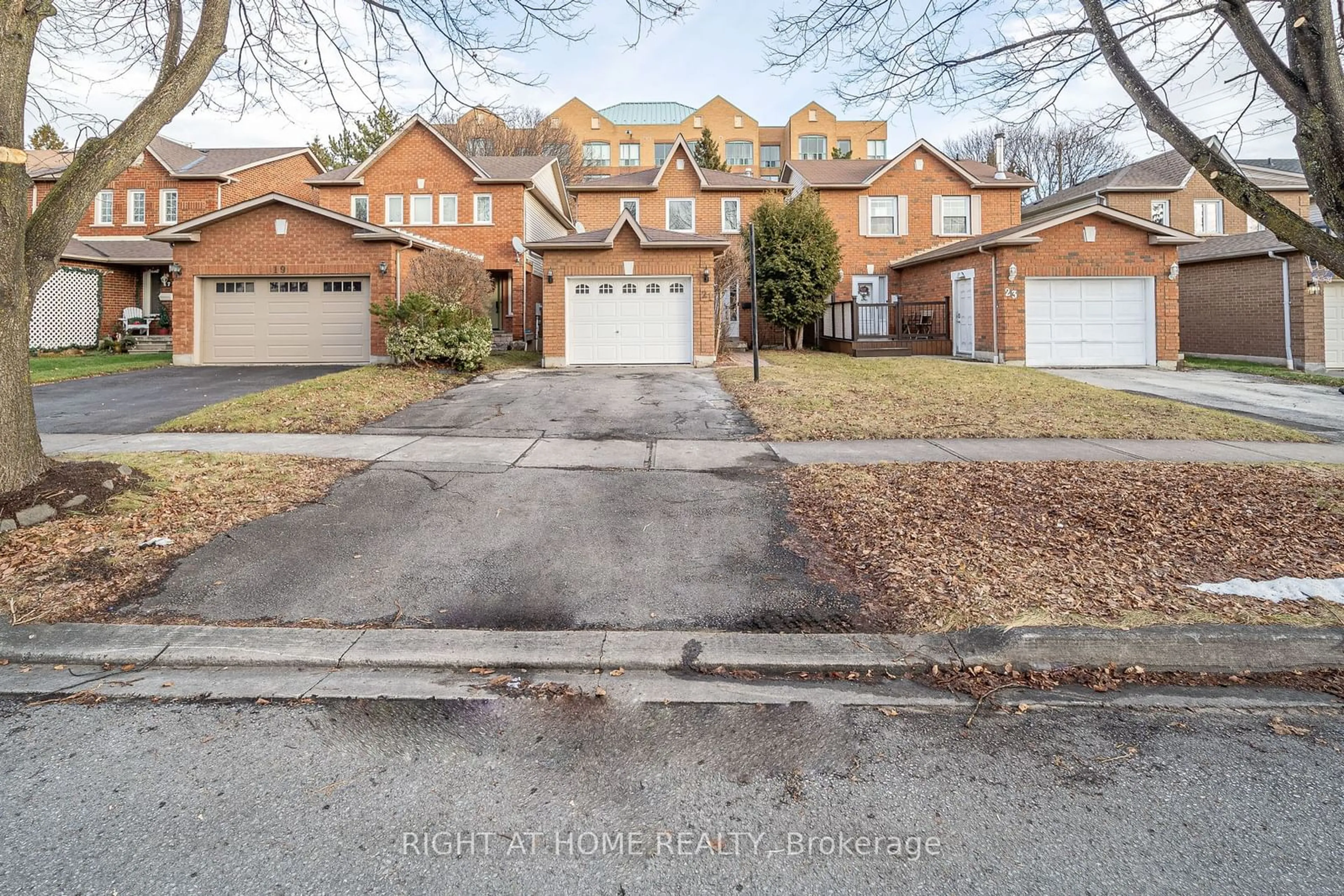 Unknown for 21 Mcbrien Crt, Whitby Ontario L1R 2C8