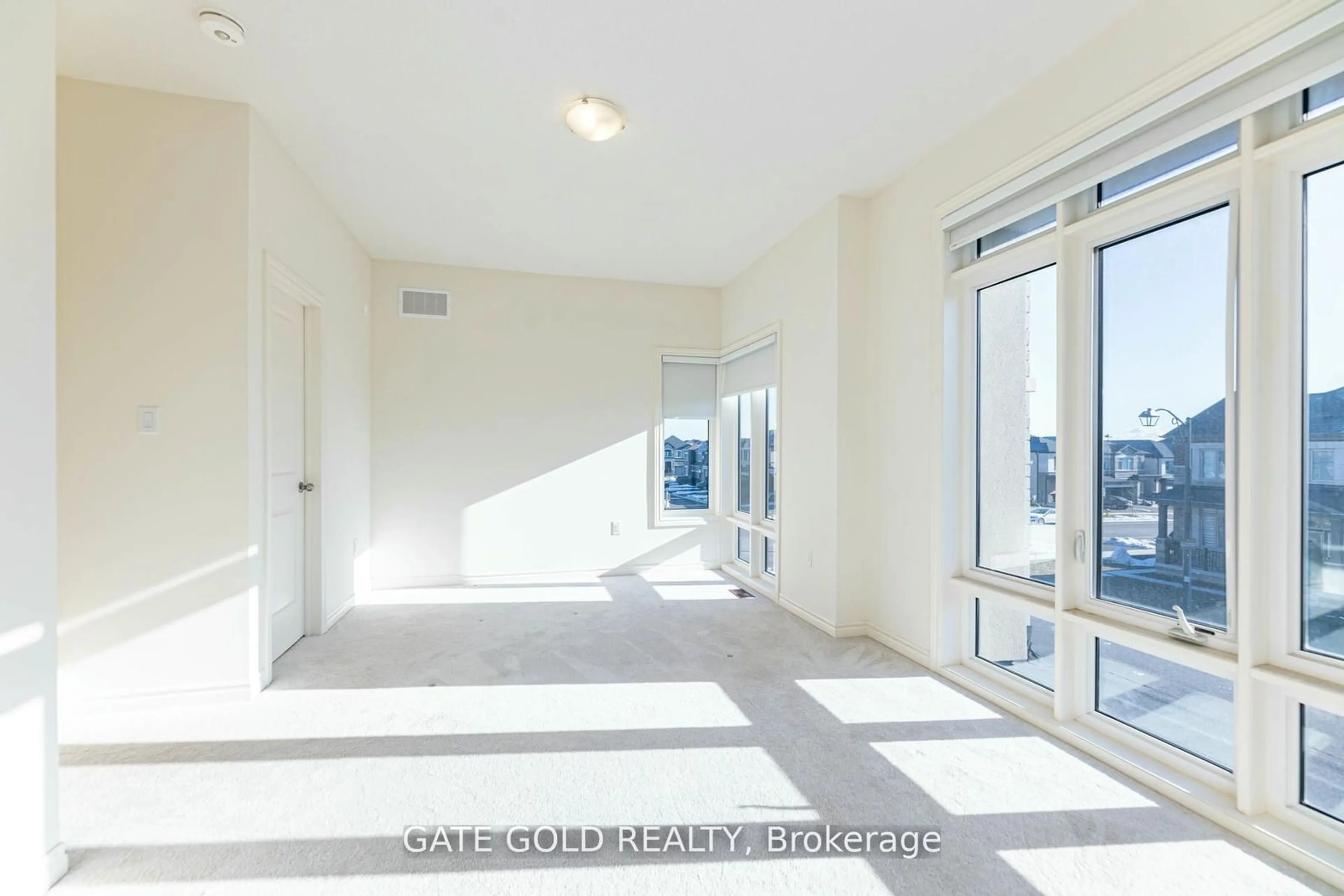 Indoor foyer for 861 Rexton Dr, Oshawa Ontario L1L 0V1