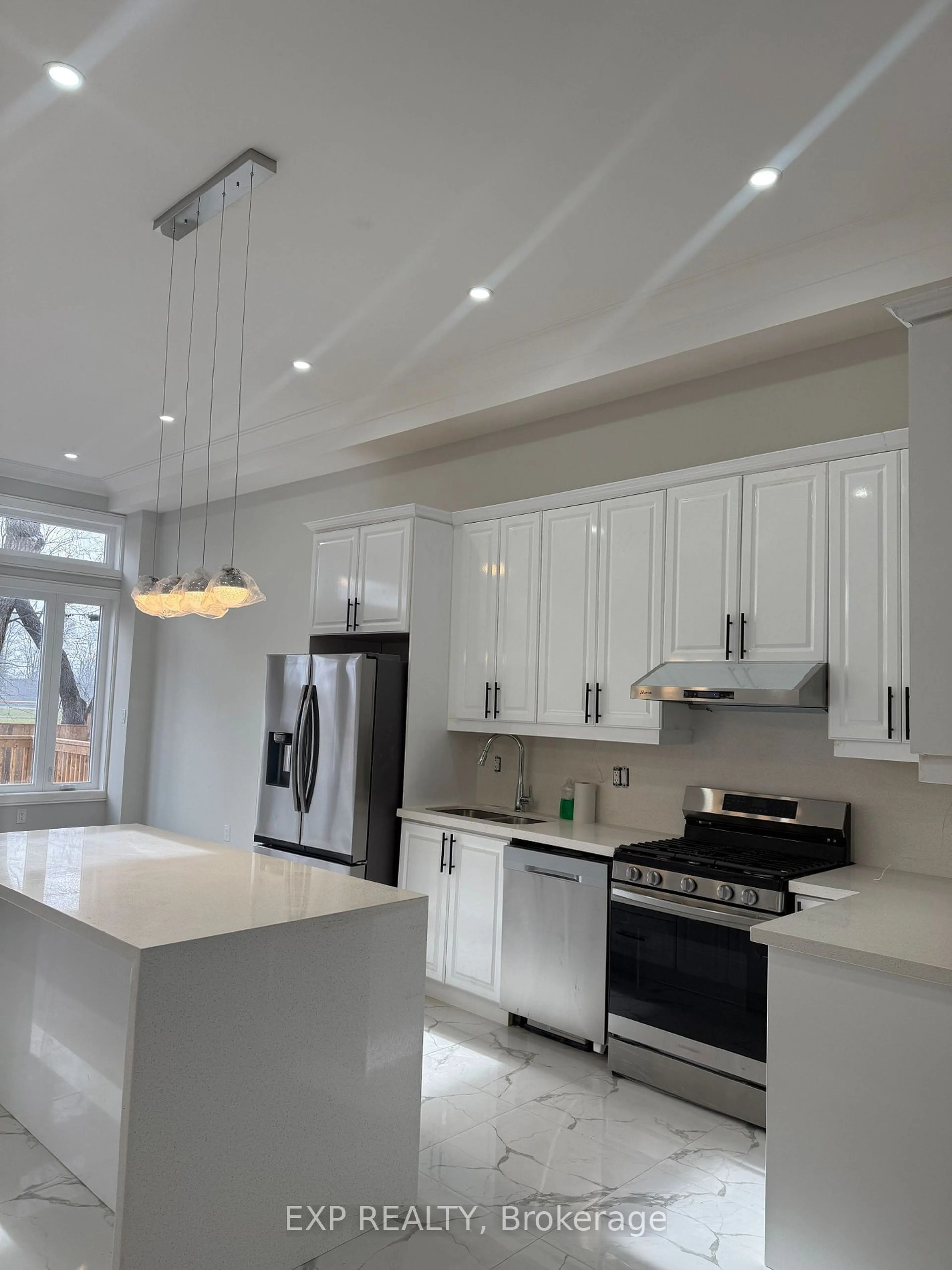 Open concept kitchen, ceramic/tile floor for 17 Malta St, Toronto Ontario M1N 2L2