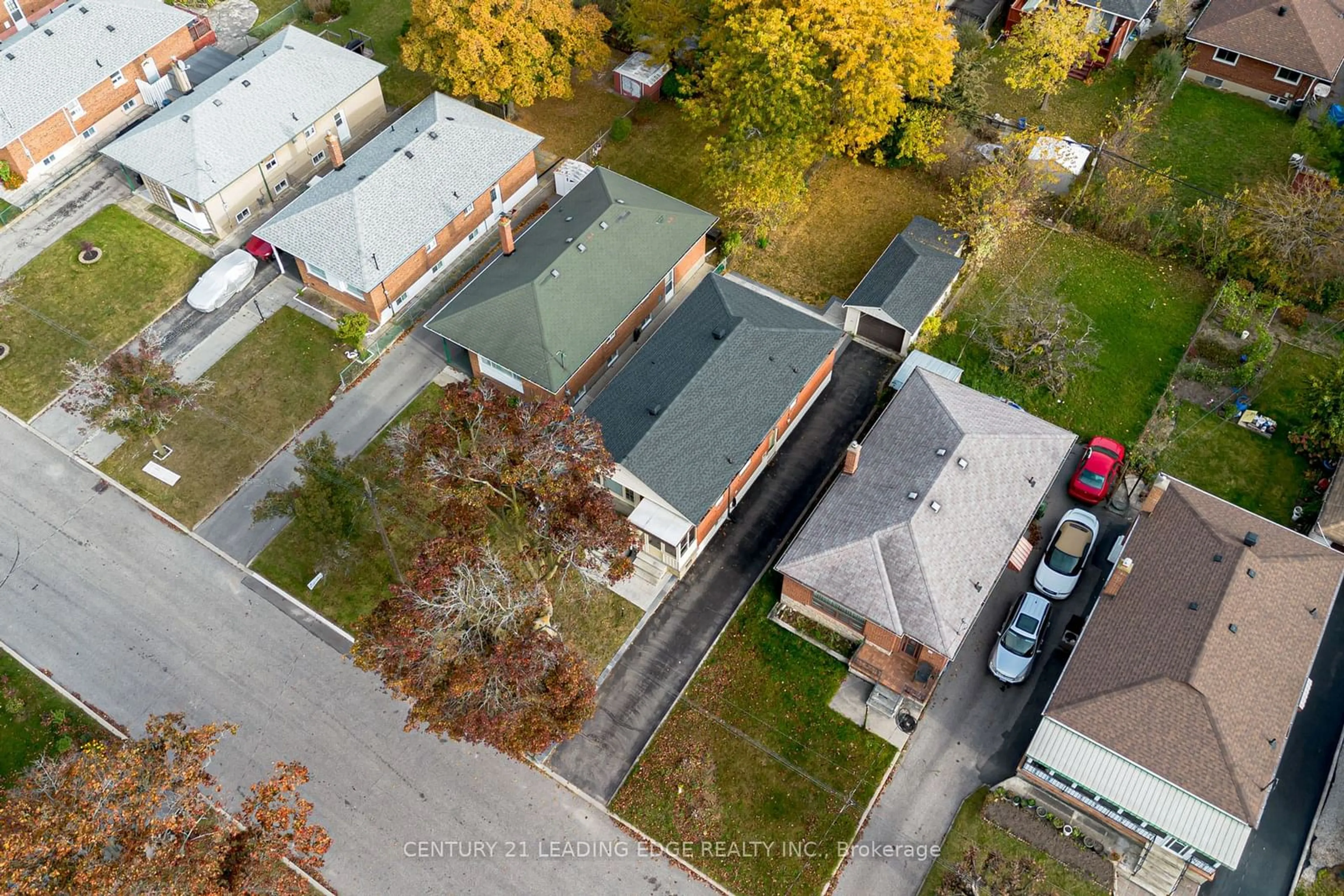 A pic from outside/outdoor area/front of a property/back of a property/a pic from drone, unknown for 51 Kilgreggan Cres, Toronto Ontario M1J 1S4