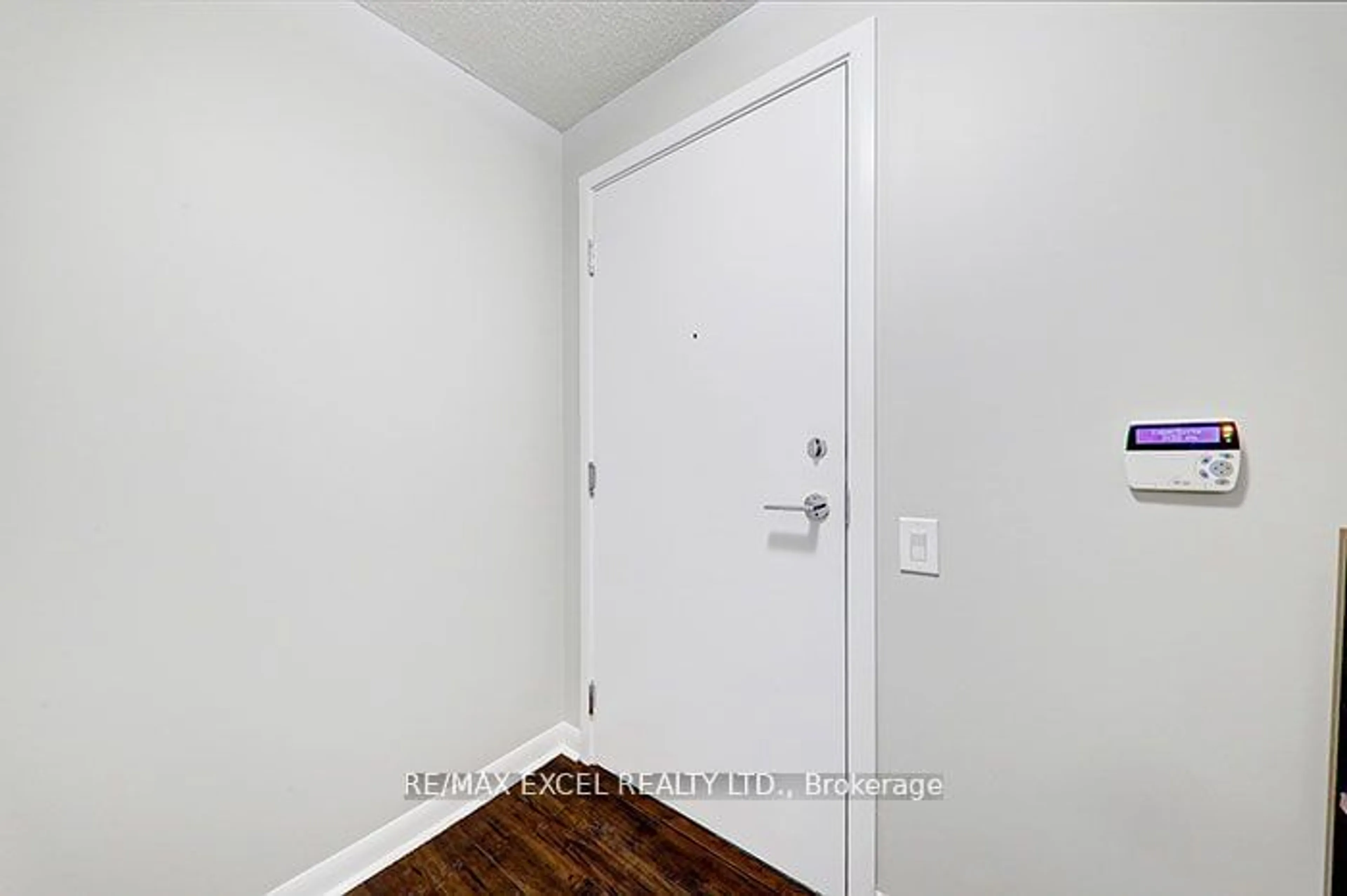 Indoor entryway for 25 Town Centre Crt St #608, Toronto Ontario M1P 0B4