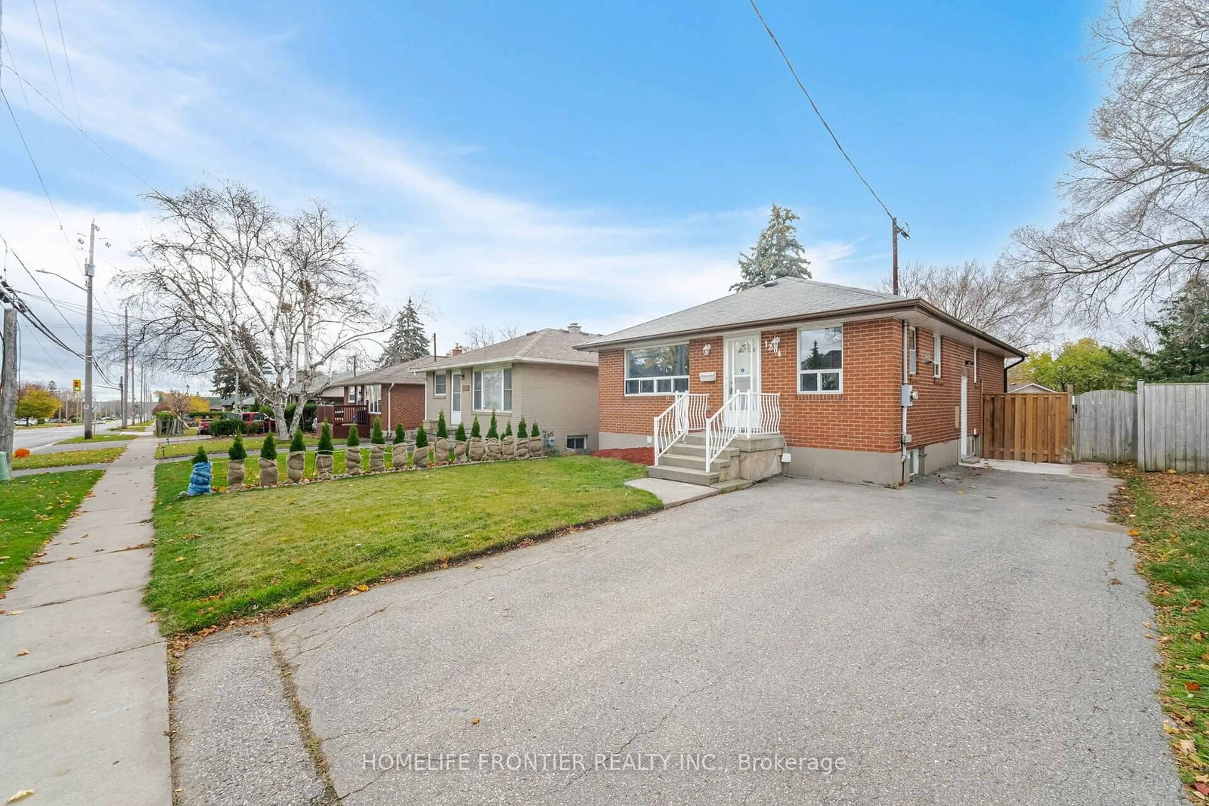 Unknown for 1204 Simcoe St, Oshawa Ontario L1H 4M2