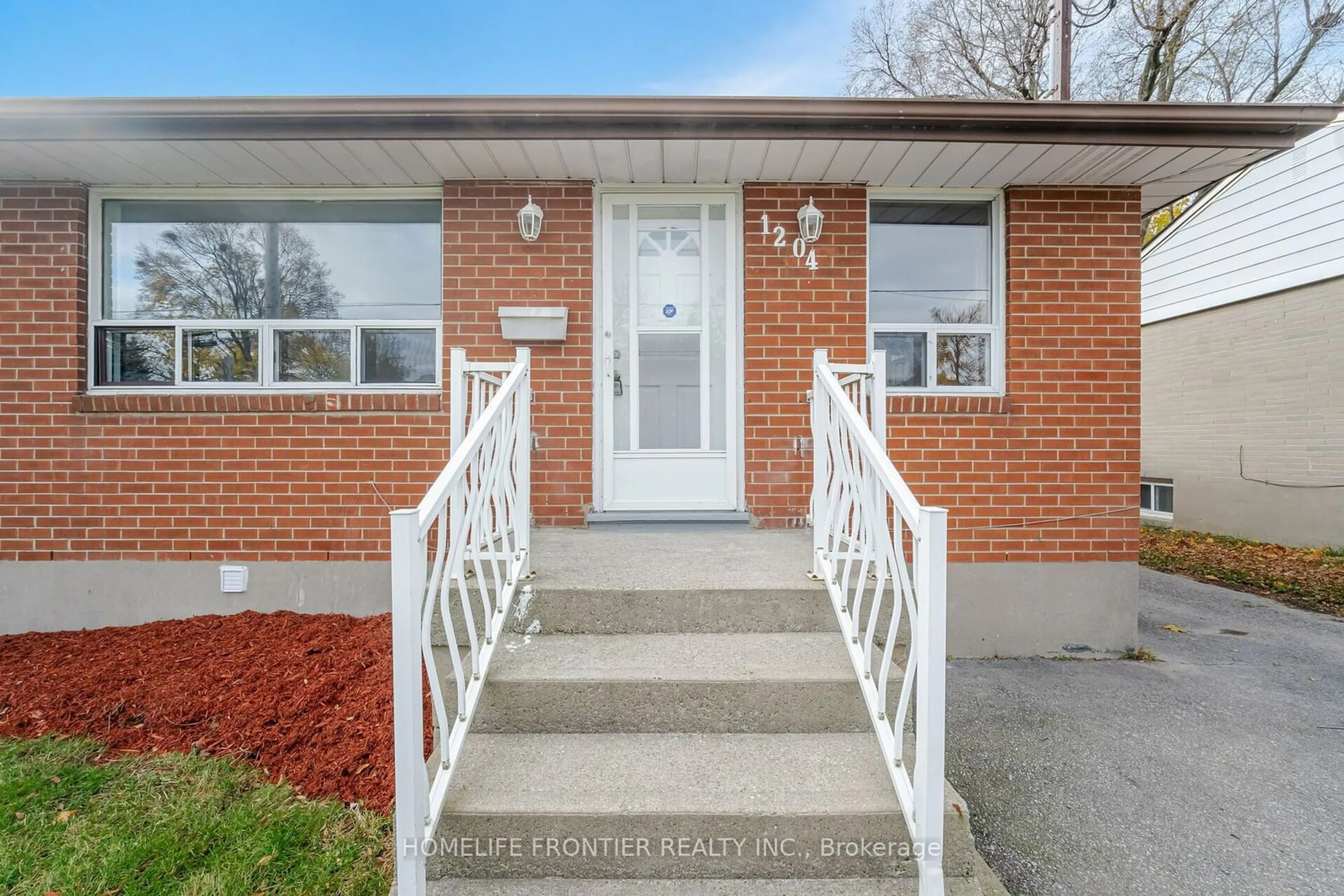 Home with brick exterior material, street for 1204 Simcoe St, Oshawa Ontario L1H 4M2