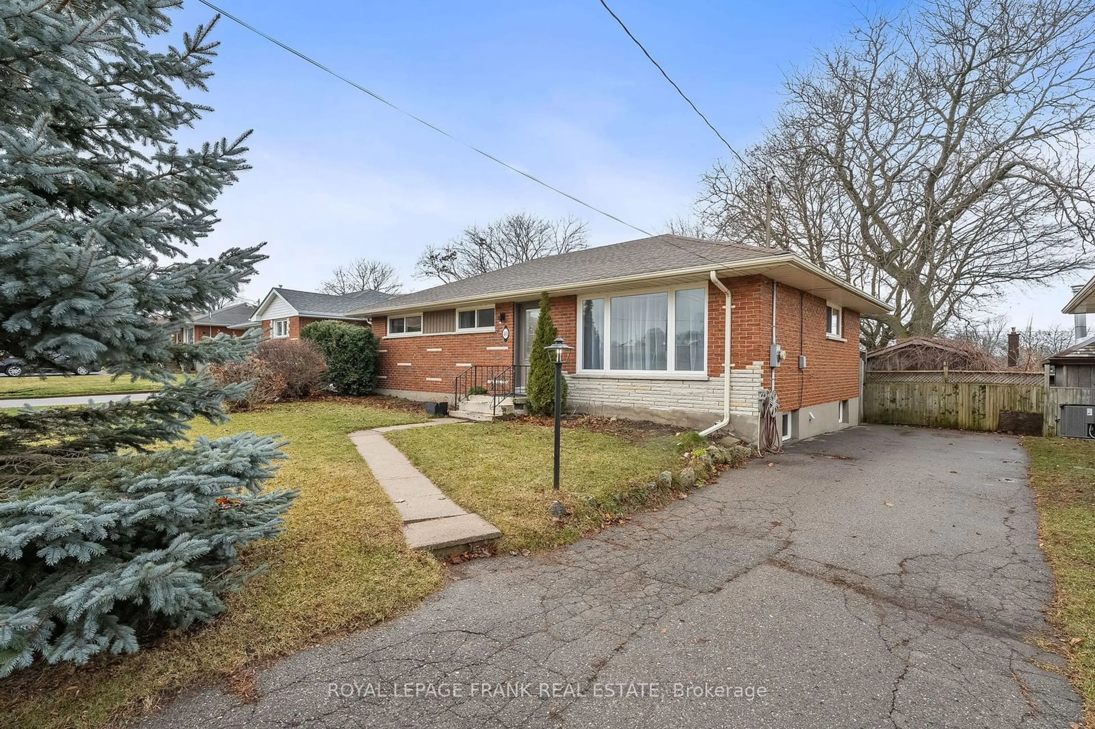 Home with brick exterior material, street for 40 Athabasca St, Oshawa Ontario L1H 7H6