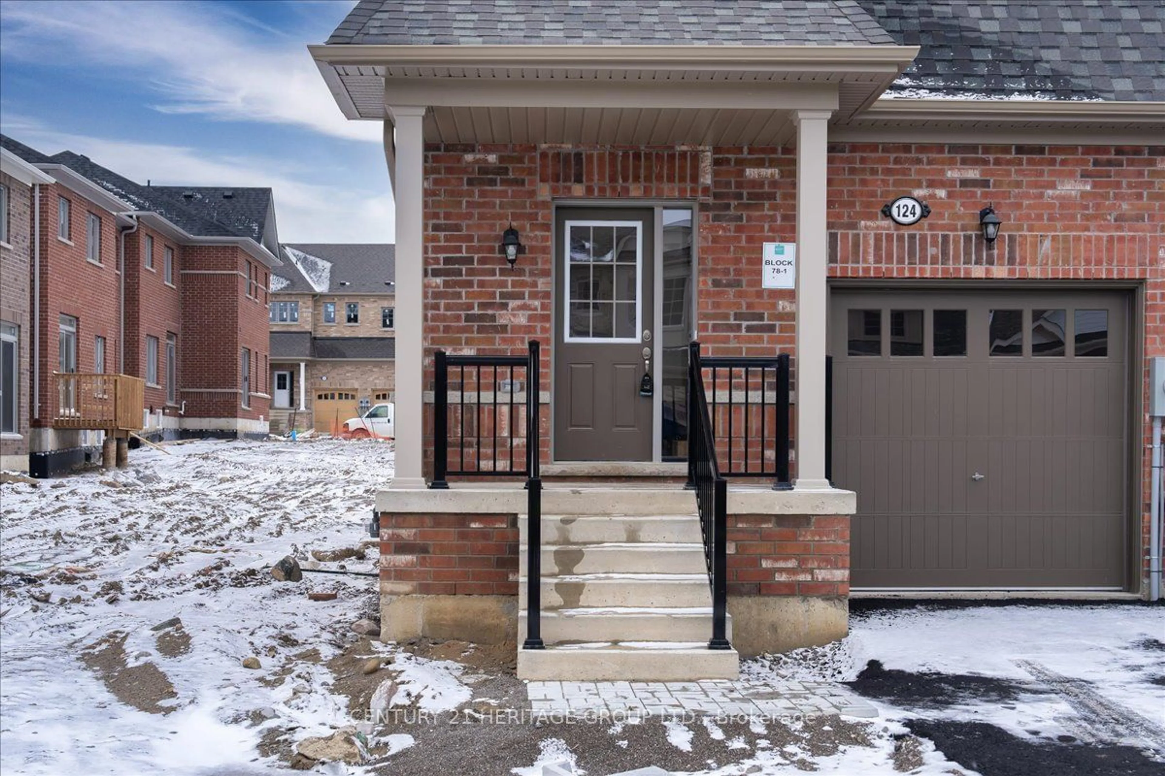 Home with brick exterior material, street for 124 Robin Tr, Scugog Ontario L9L 0E2