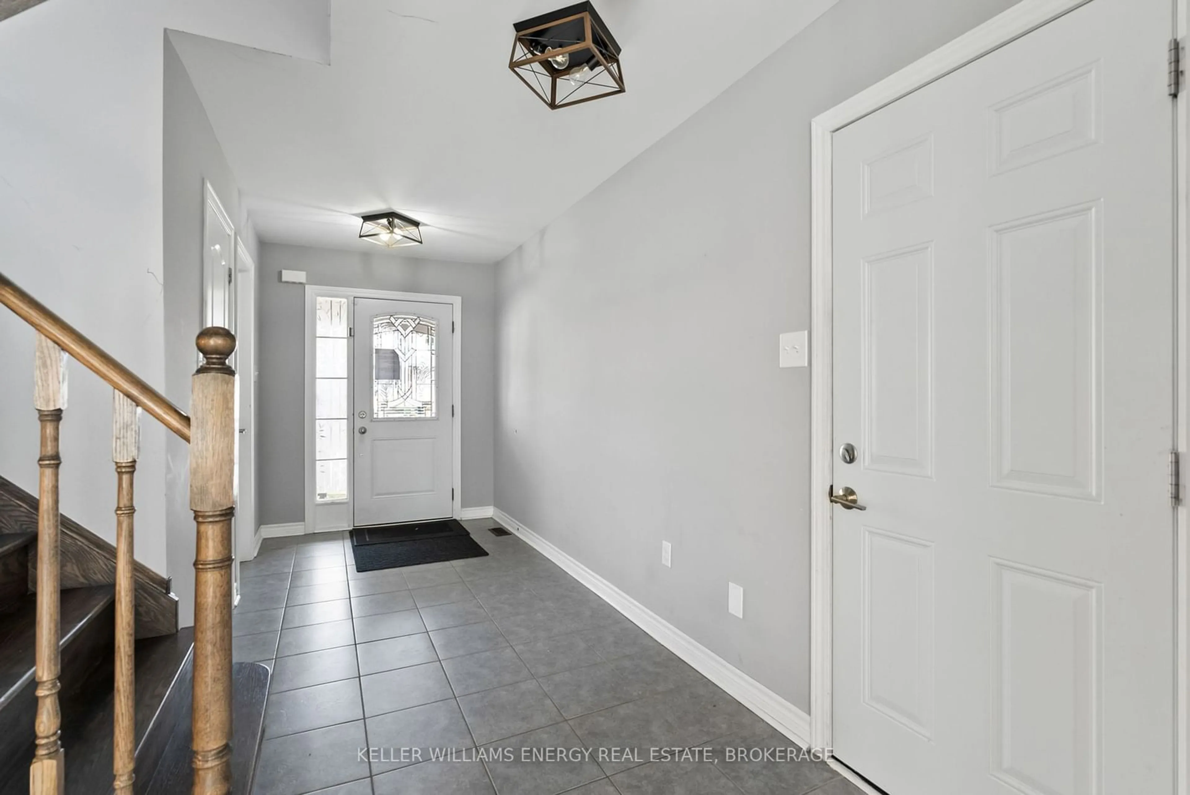 Indoor entryway for 10 Jack Roach St, Clarington Ontario L1C 0S8