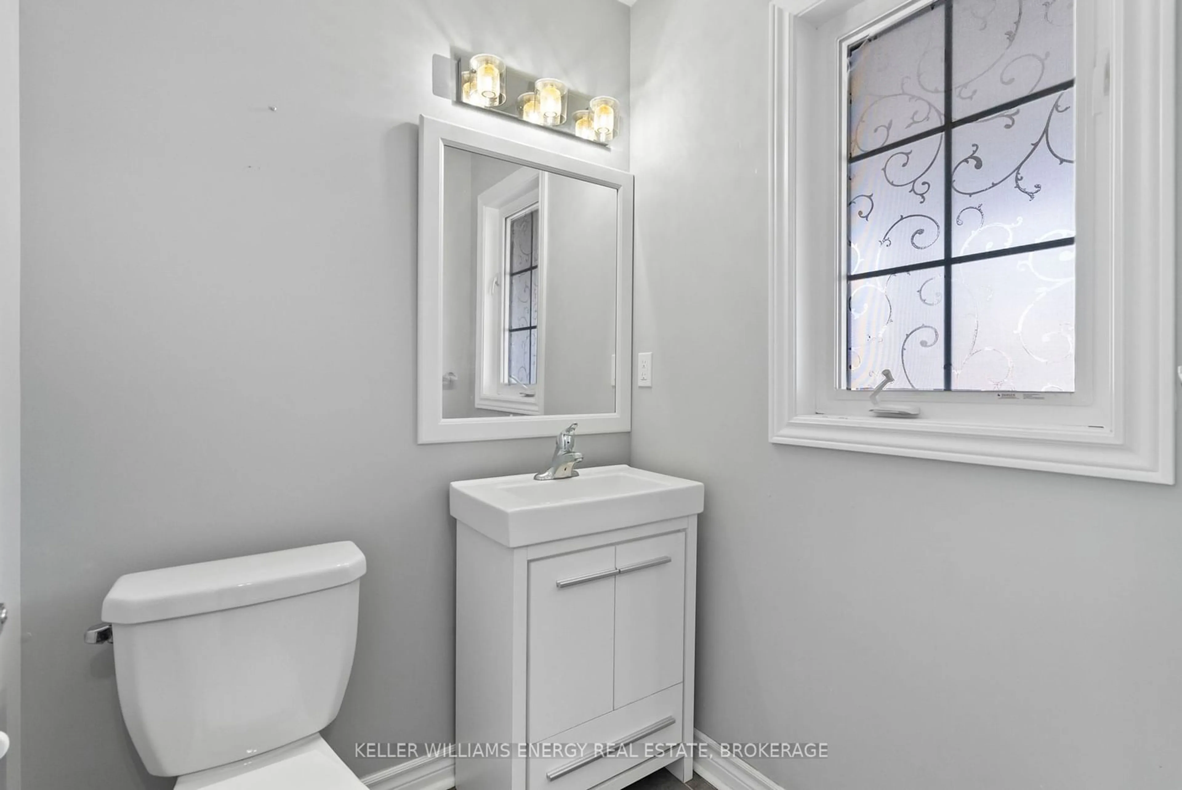 Standard bathroom, ceramic/tile floor for 10 Jack Roach St, Clarington Ontario L1C 0S8