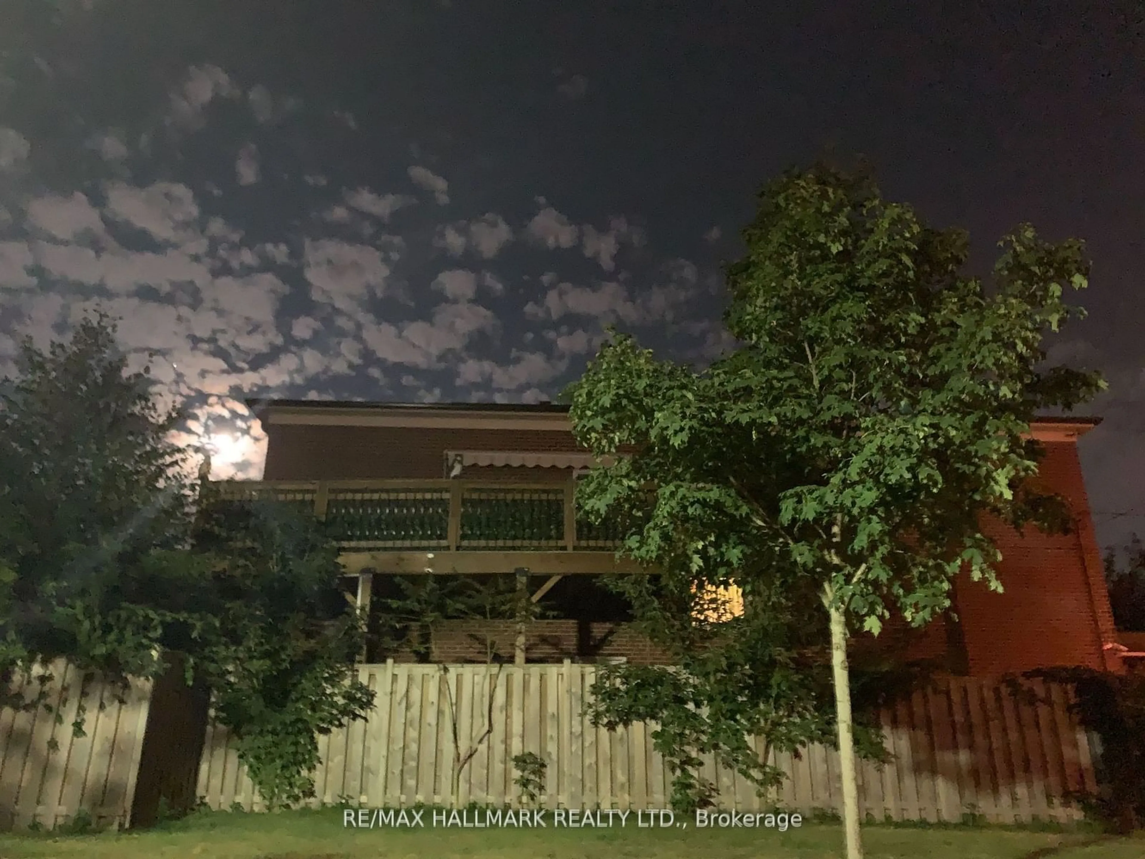 A pic from outside/outdoor area/front of a property/back of a property/a pic from drone, street for 263 Oak Park Ave, Toronto Ontario M4C 4N4