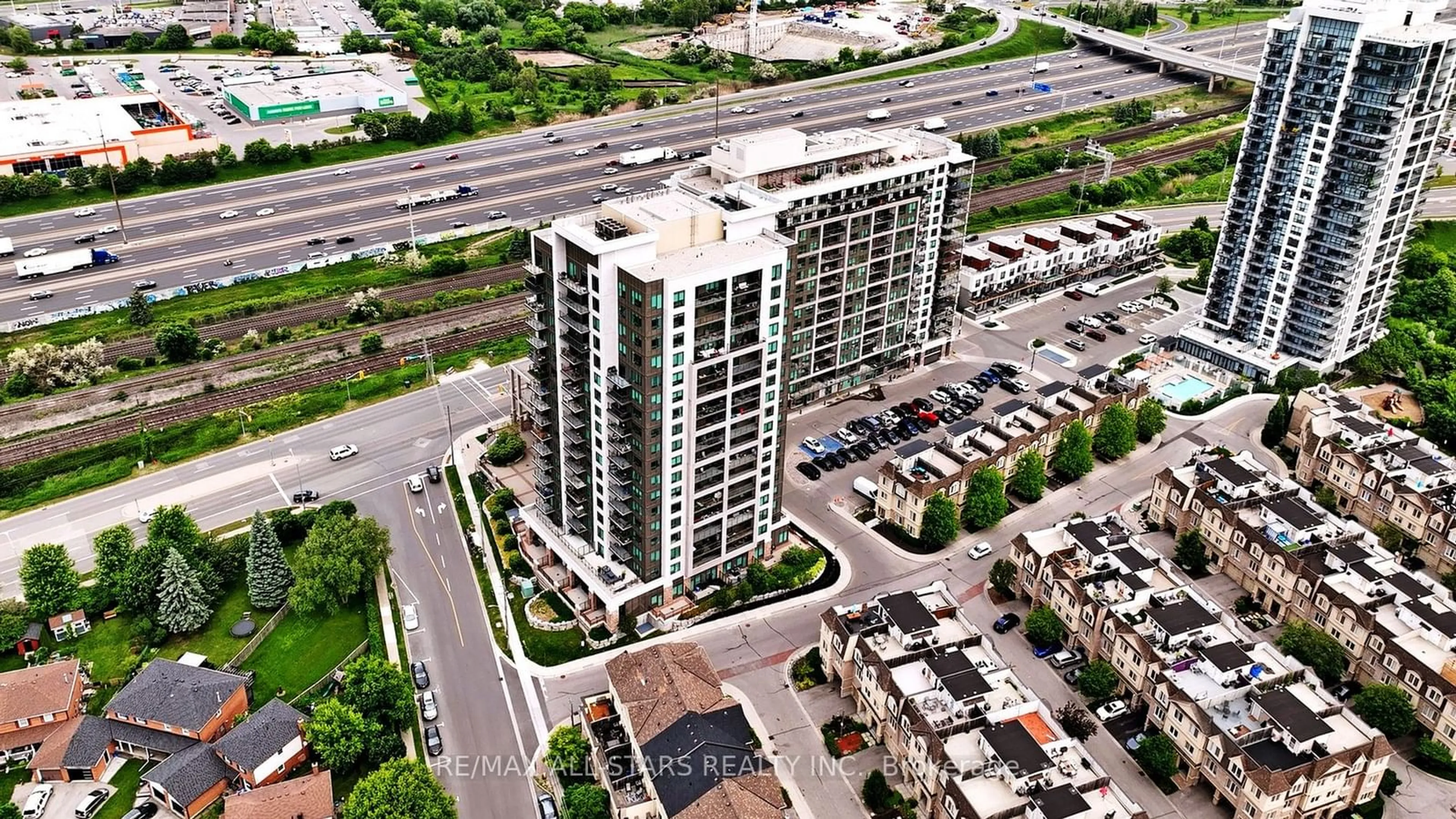 A pic from outside/outdoor area/front of a property/back of a property/a pic from drone, city buildings view from balcony for 1215 Bayly St #LPH05, Pickering Ontario L1W 0B4