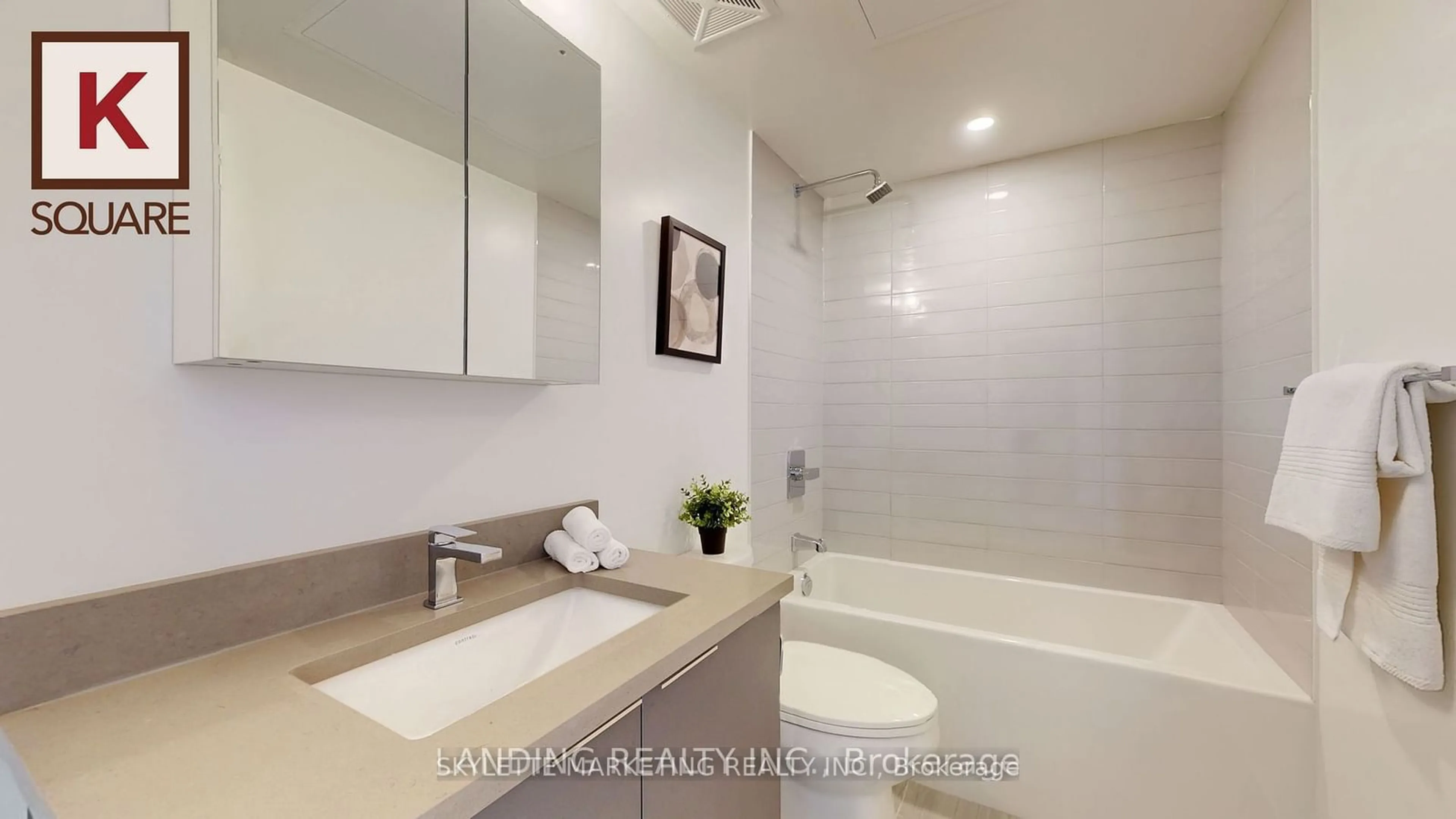 Standard bathroom, ceramic/tile floor for 2031 KENNEDY Rd #3326, Toronto Ontario M1T 0B8