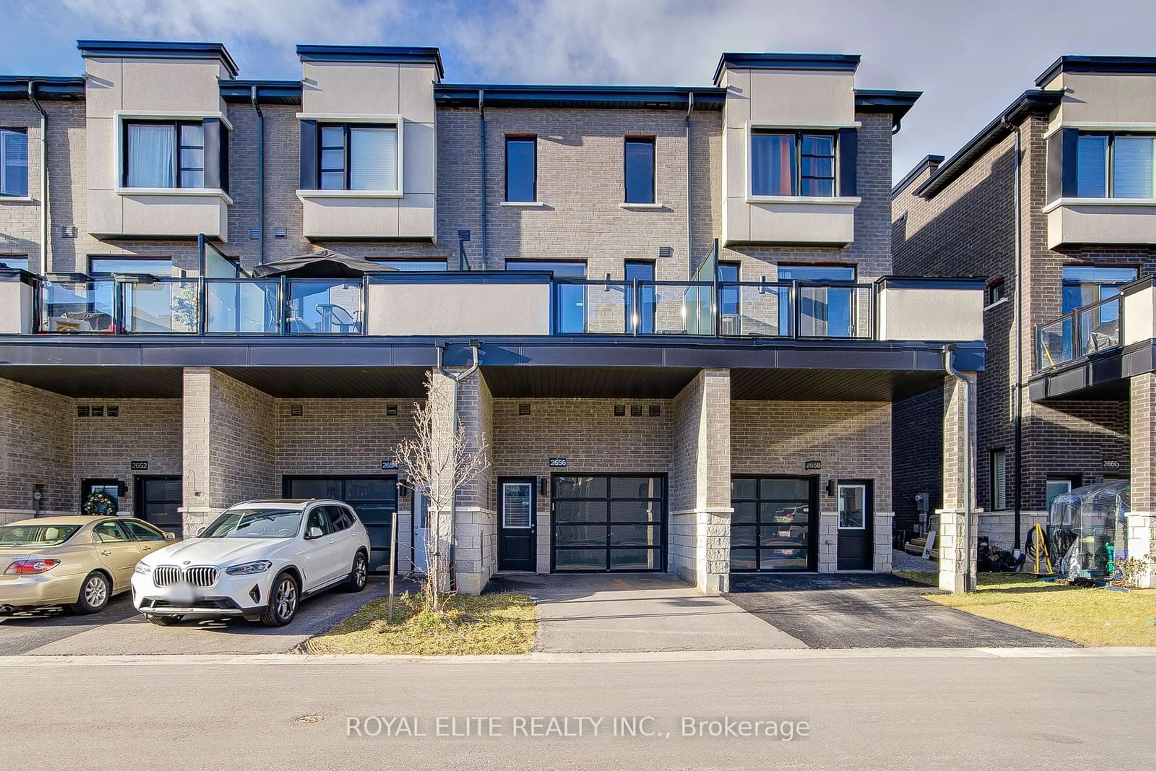 Unknown for 2656 Castlegate Crossing, Pickering Ontario L1X 0H8