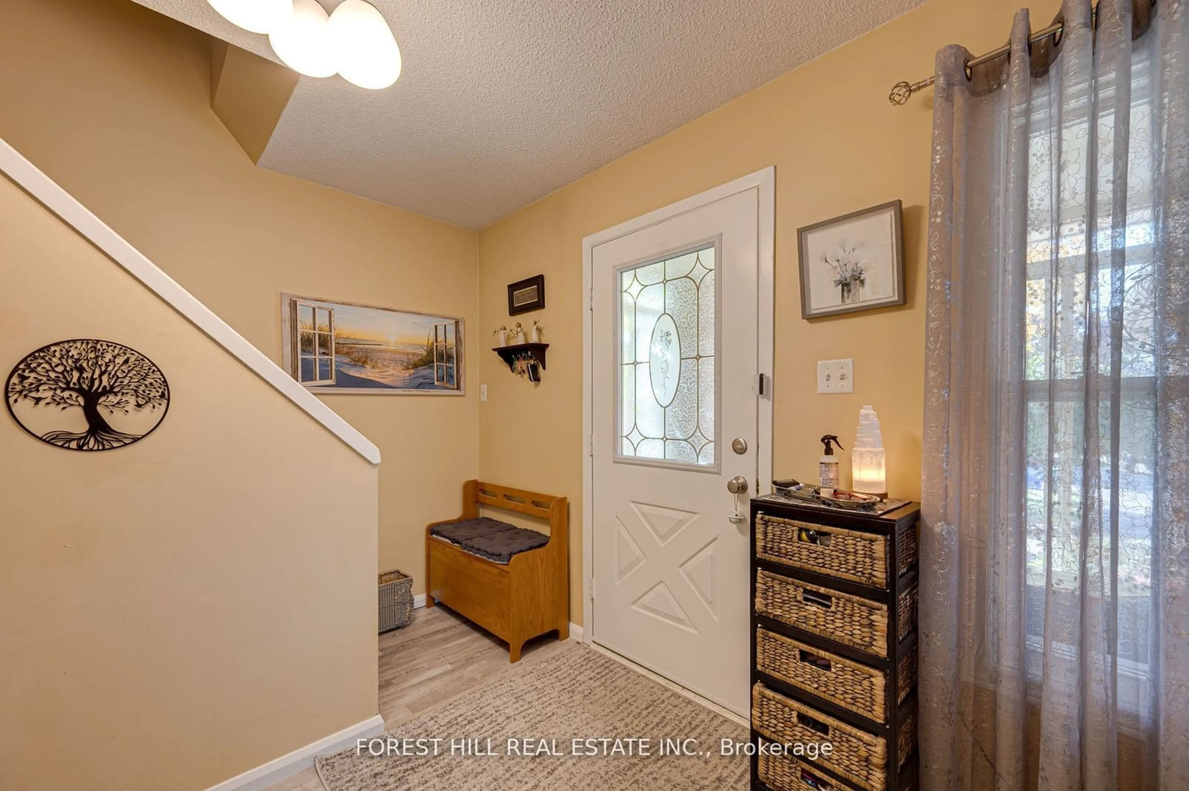 Indoor entryway for 55 Humphrey Dr, Ajax Ontario L1S 4Z2