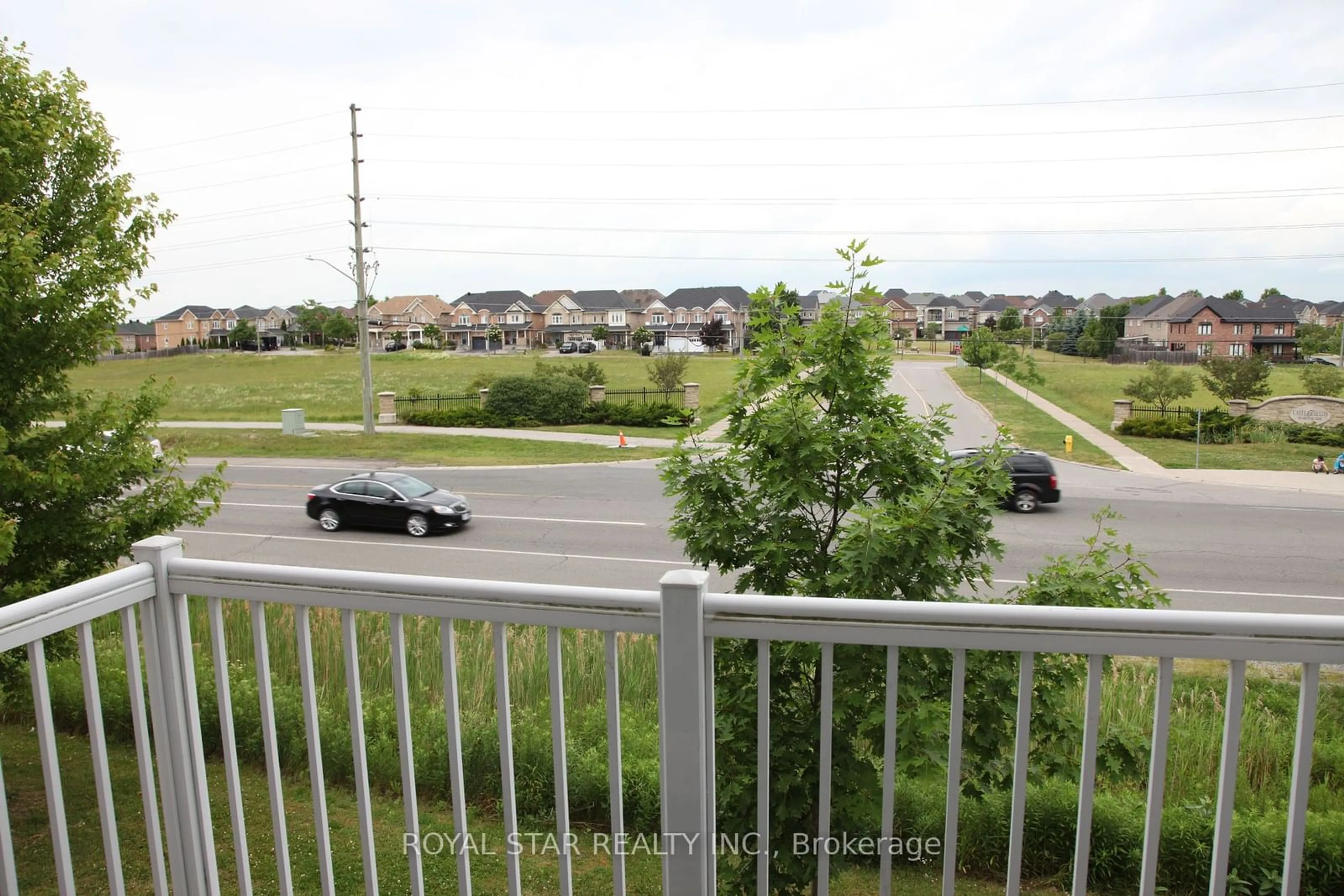 A pic from outside/outdoor area/front of a property/back of a property/a pic from drone, unknown for 527 Rossland Rd, Ajax Ontario L1Z 0K8