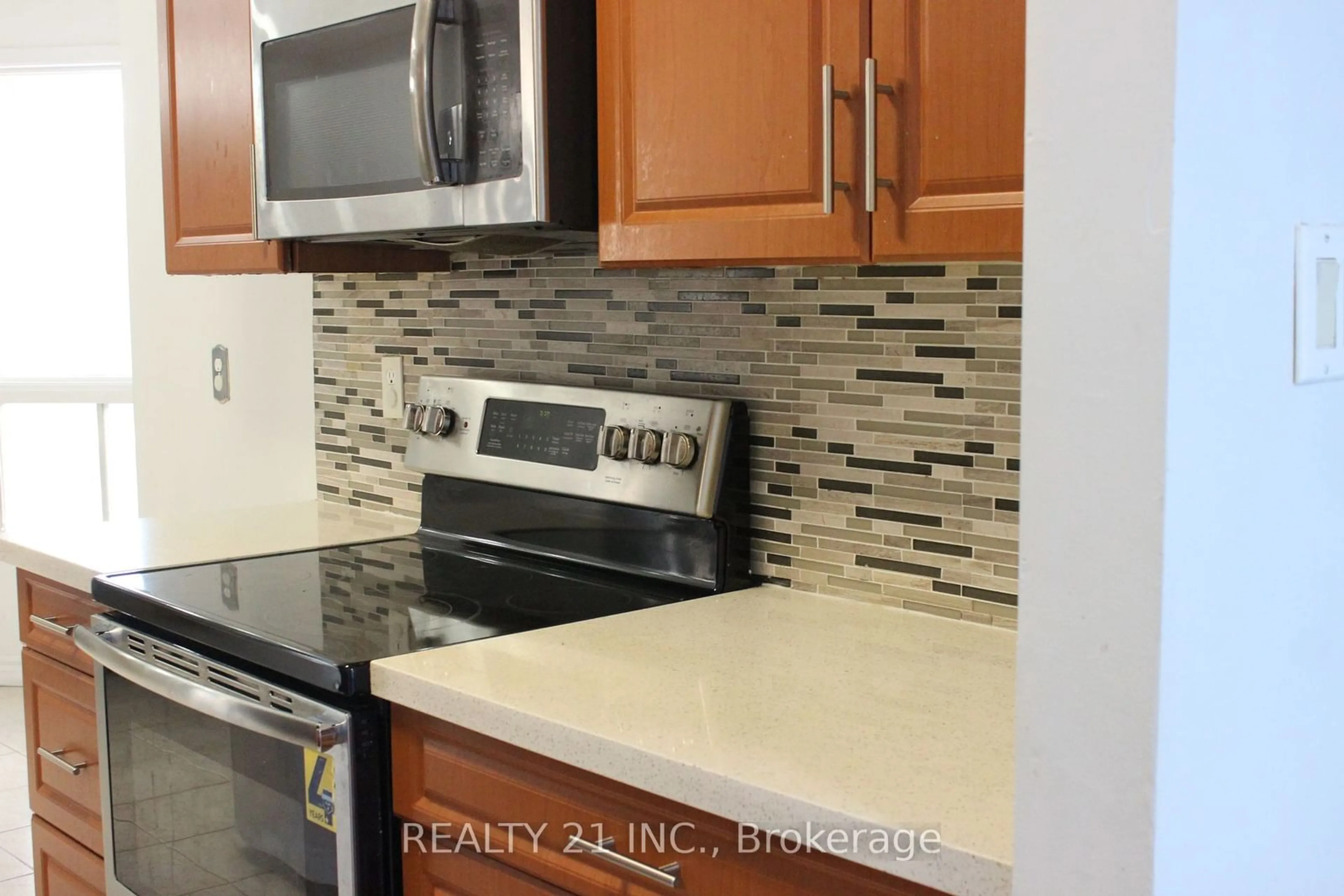 Standard kitchen, unknown for 37 Frontier Pt Way, Toronto Ontario M1B 4G6