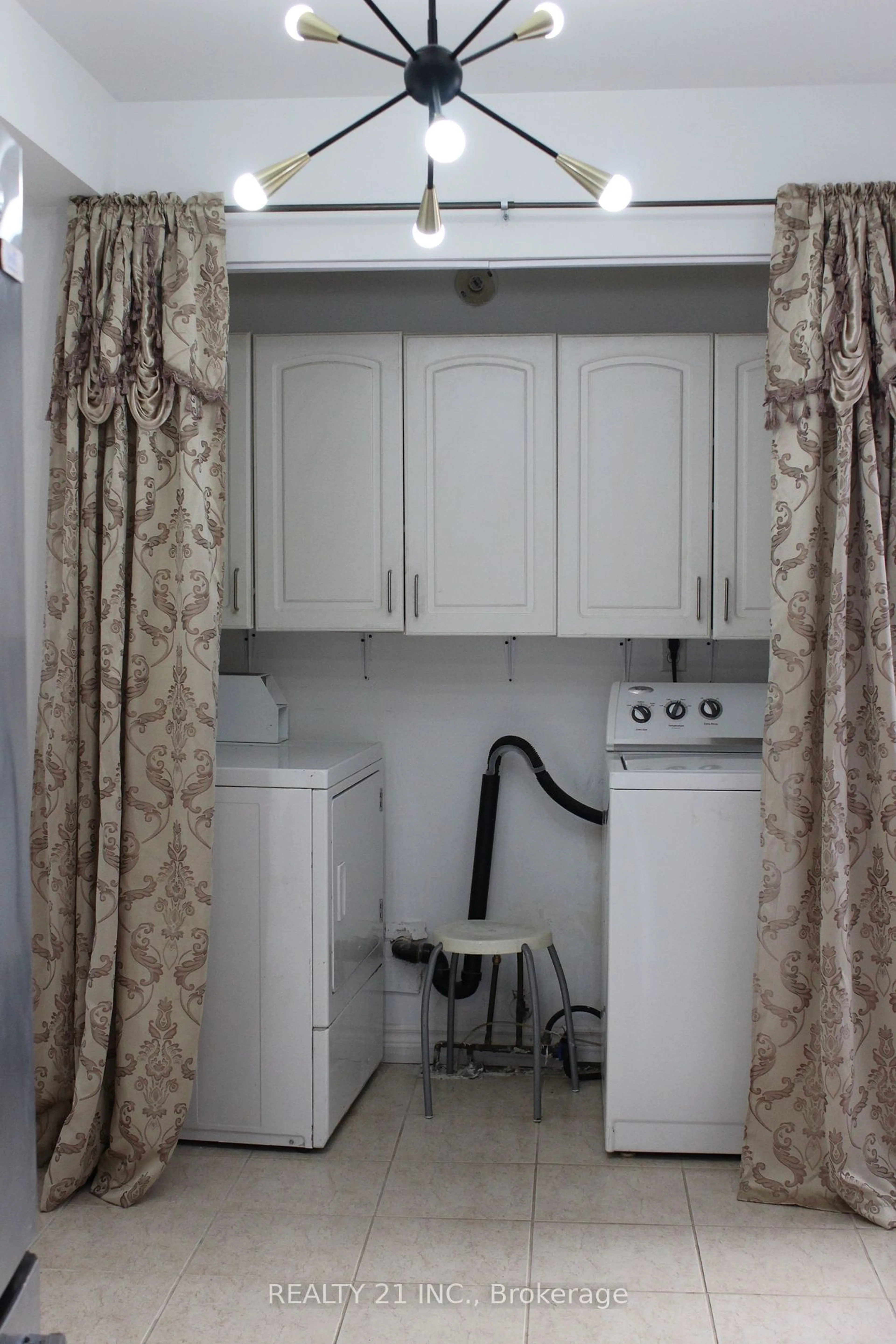 Laundry room for 37 Frontier Pt Way, Toronto Ontario M1B 4G6