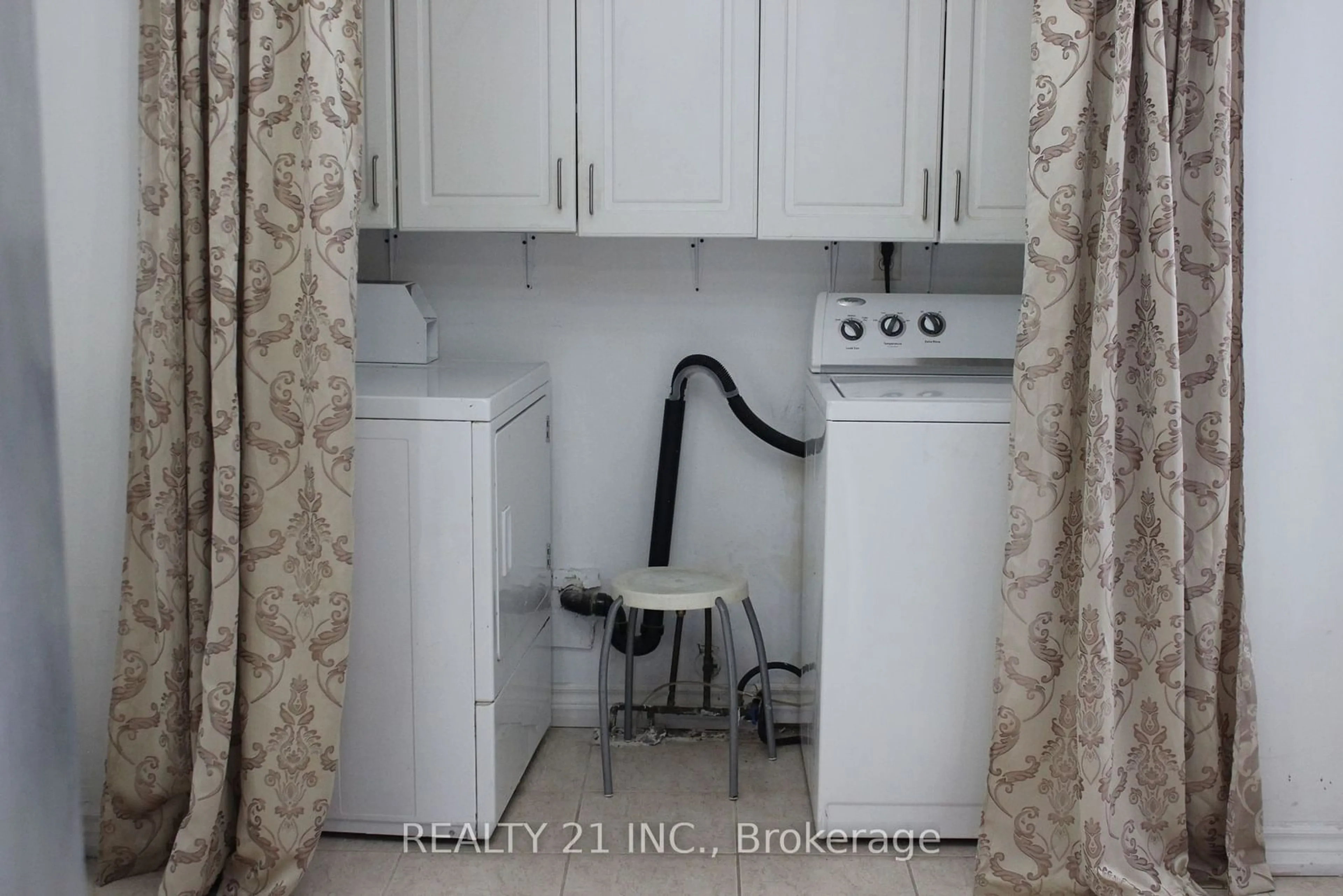 Laundry room for 37 Frontier Pt Way, Toronto Ontario M1B 4G6