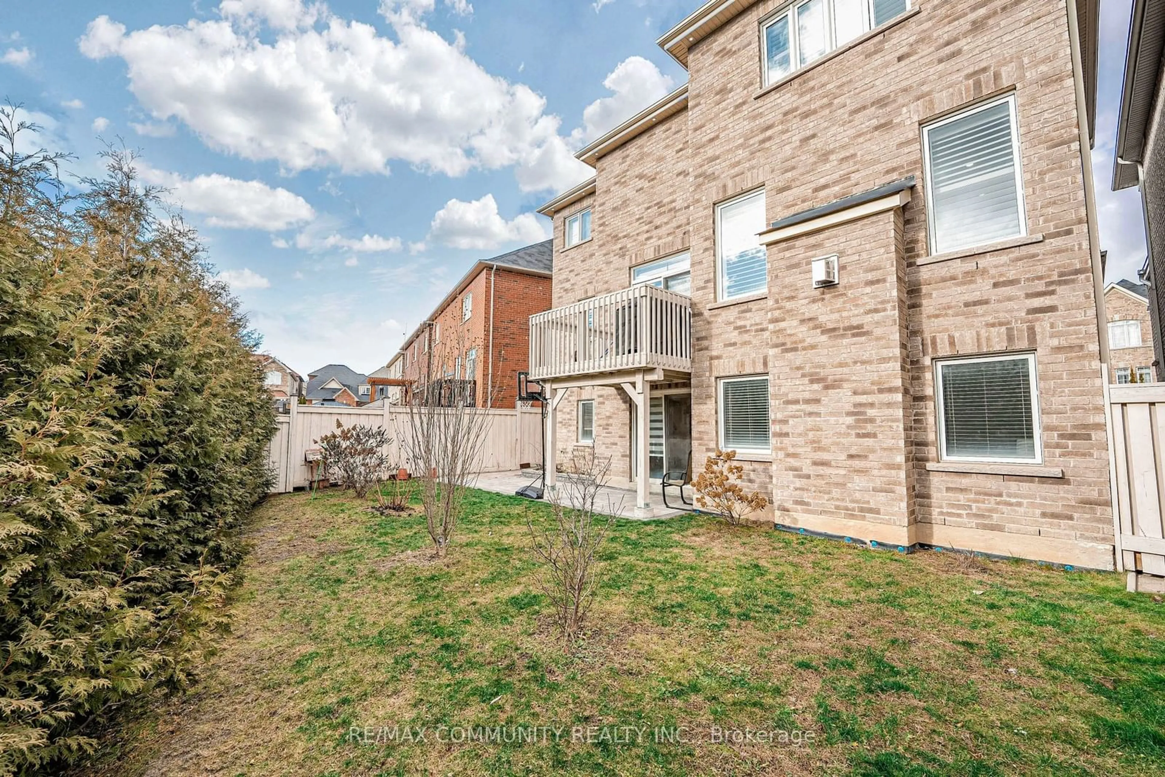 Patio, street for 7 Sewell Cres, Ajax Ontario L1Z 0N7