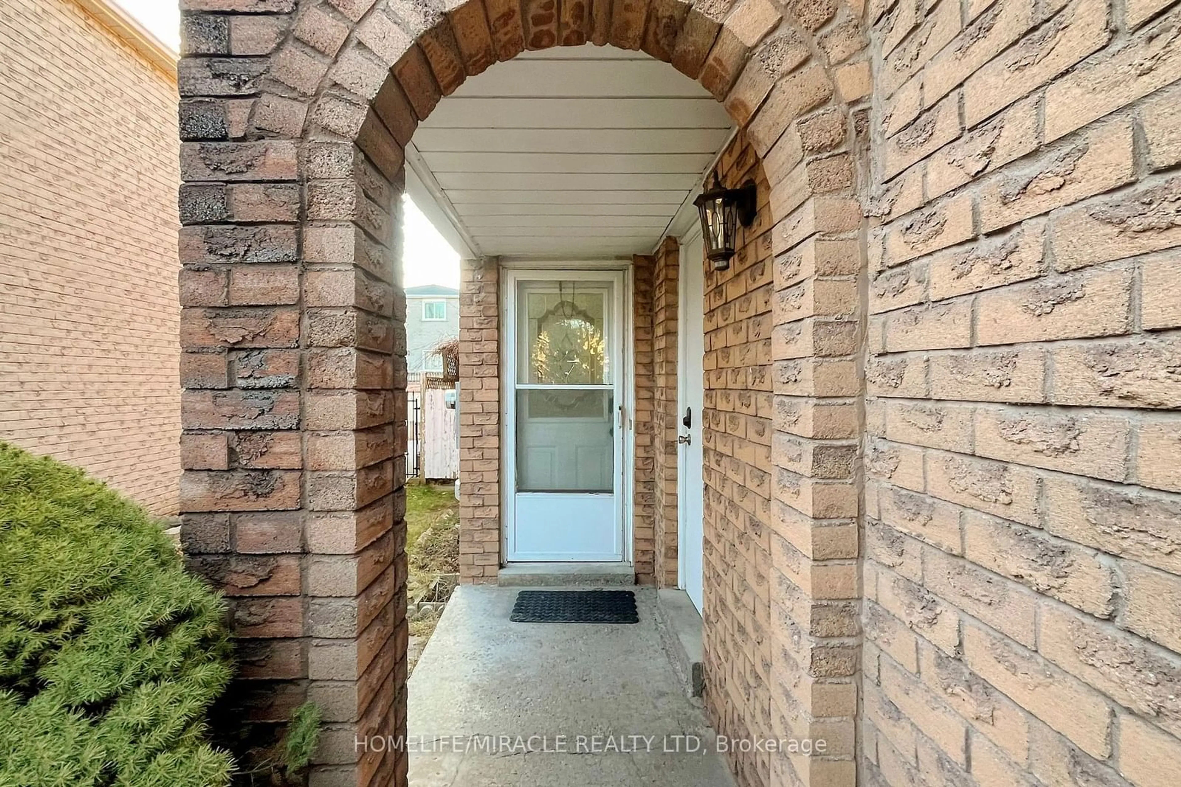 Indoor entryway for 1540 MARSH COURT Dr, Pickering Ontario L1V 6C6