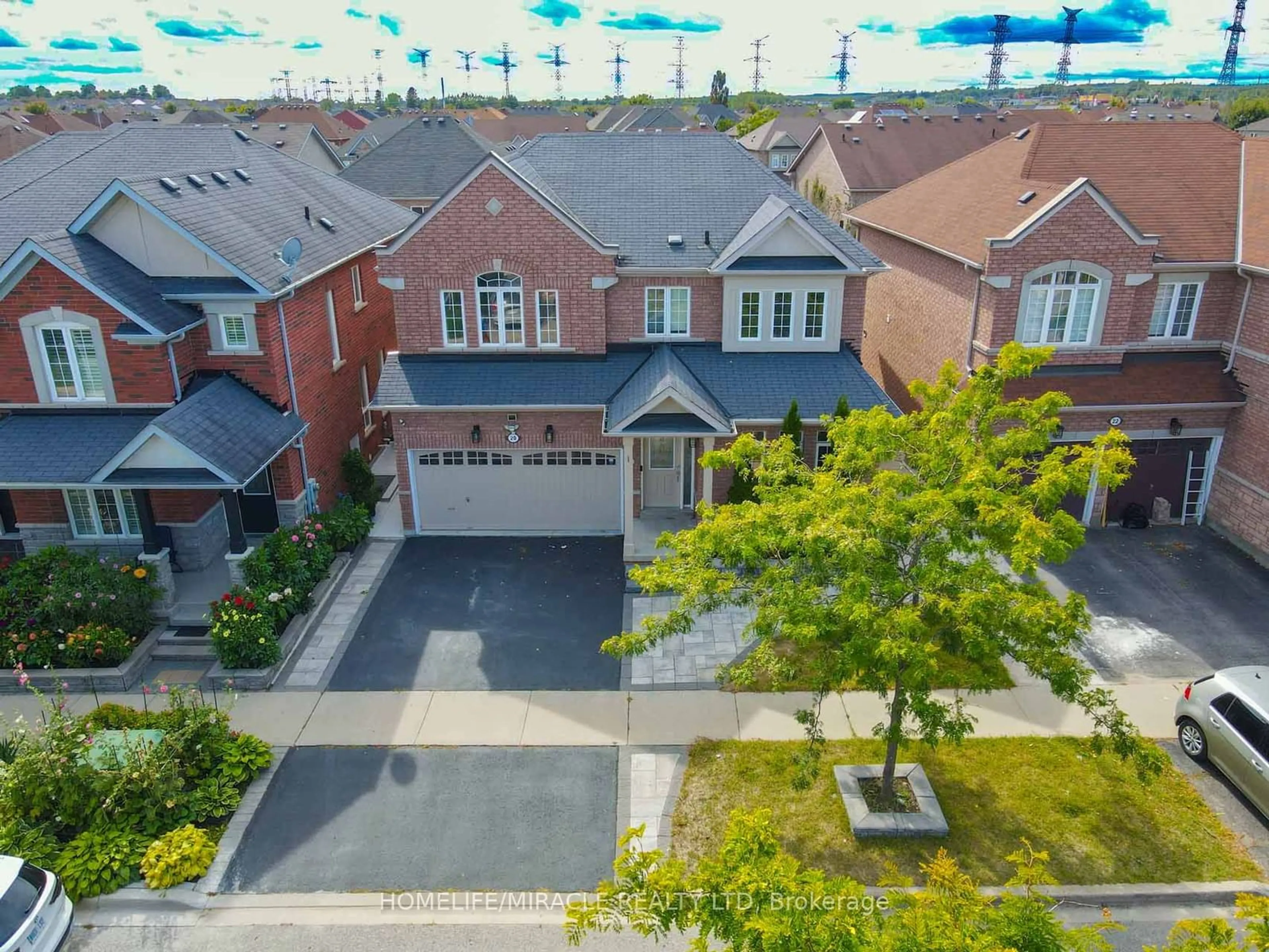 A pic from outside/outdoor area/front of a property/back of a property/a pic from drone, street for 20 Cragg Cres, Ajax Ontario L1T 0E4