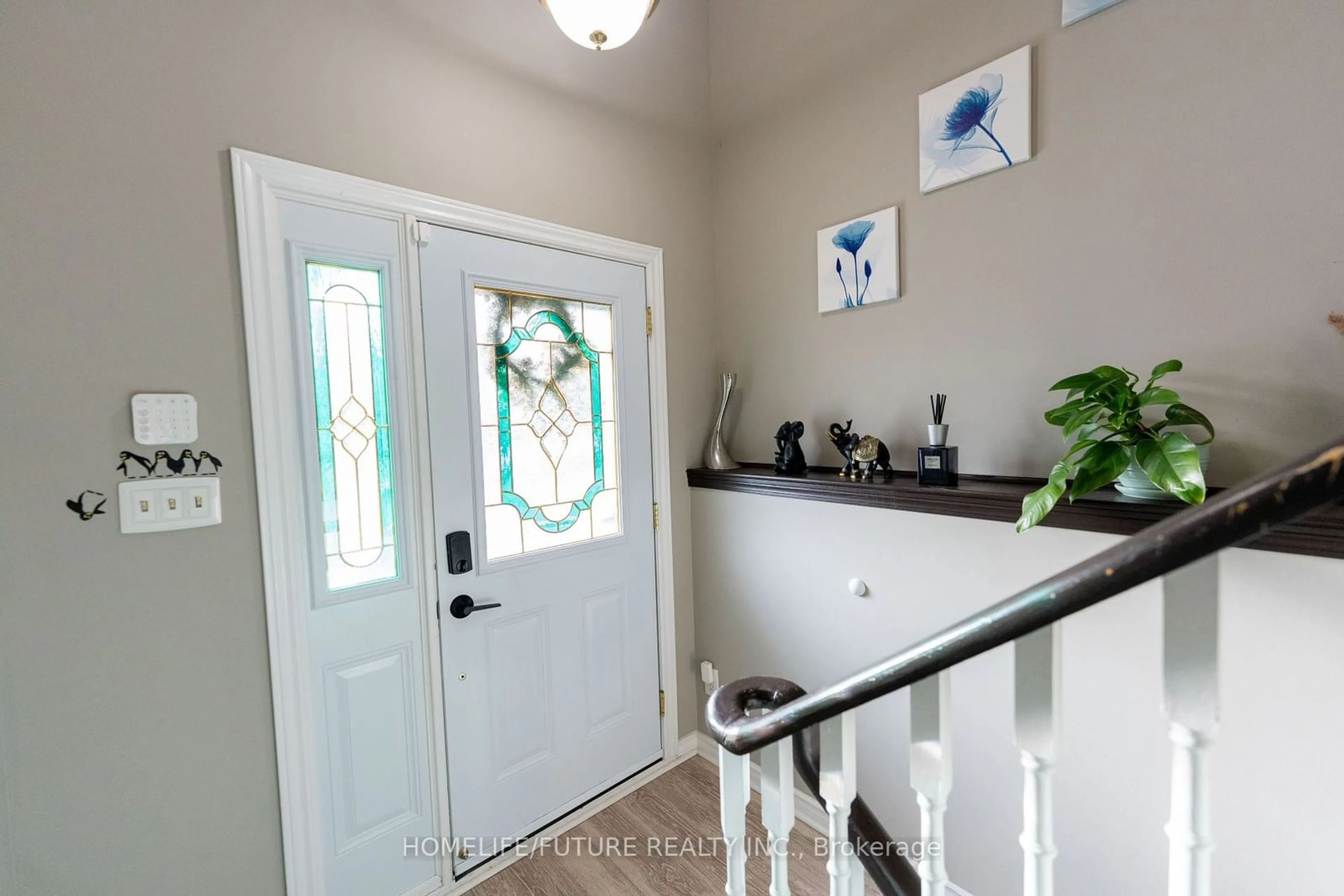 Indoor entryway for 60 John Scott Crt, Clarington Ontario L1C 4L1