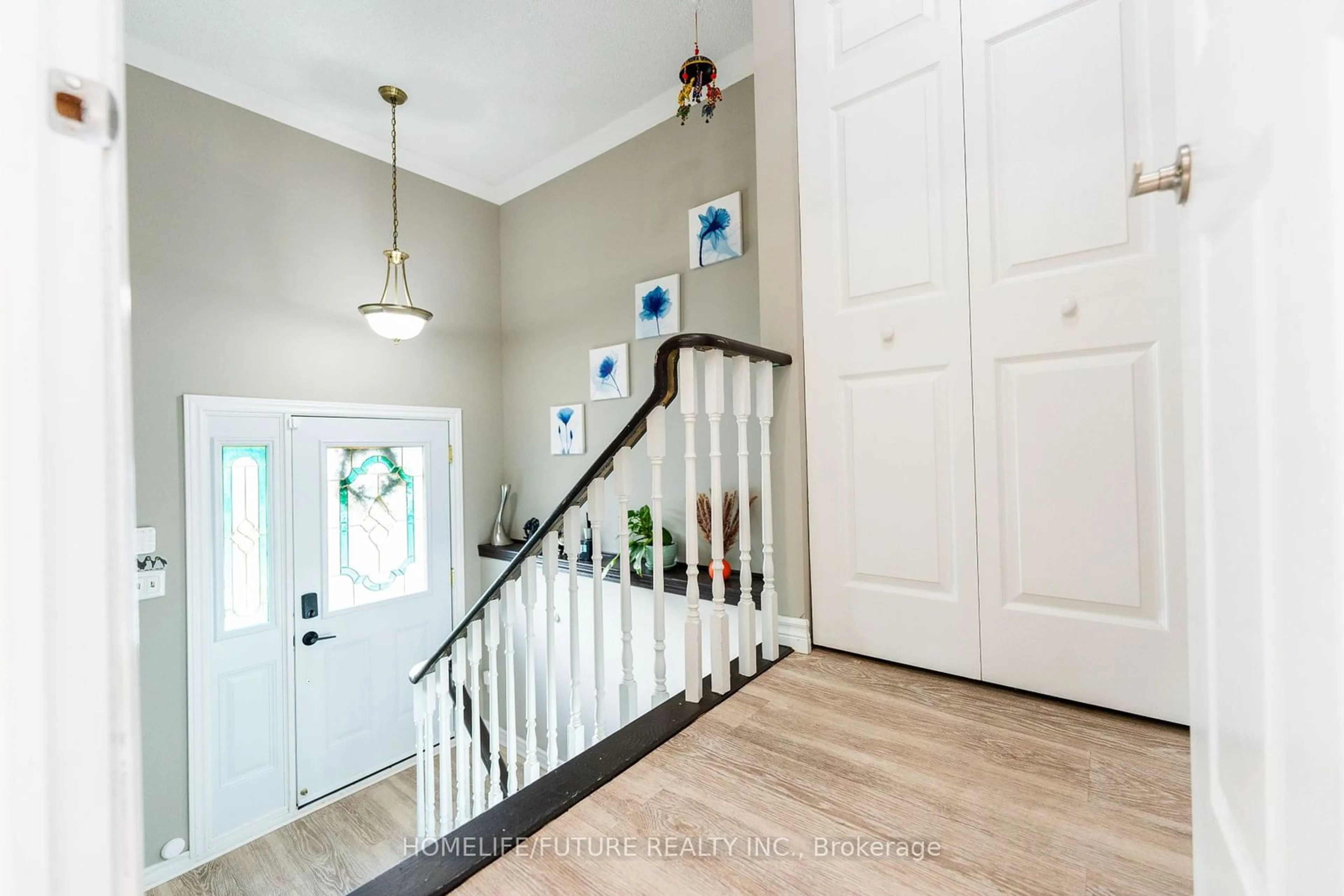 Indoor entryway for 60 John Scott Crt, Clarington Ontario L1C 4L1