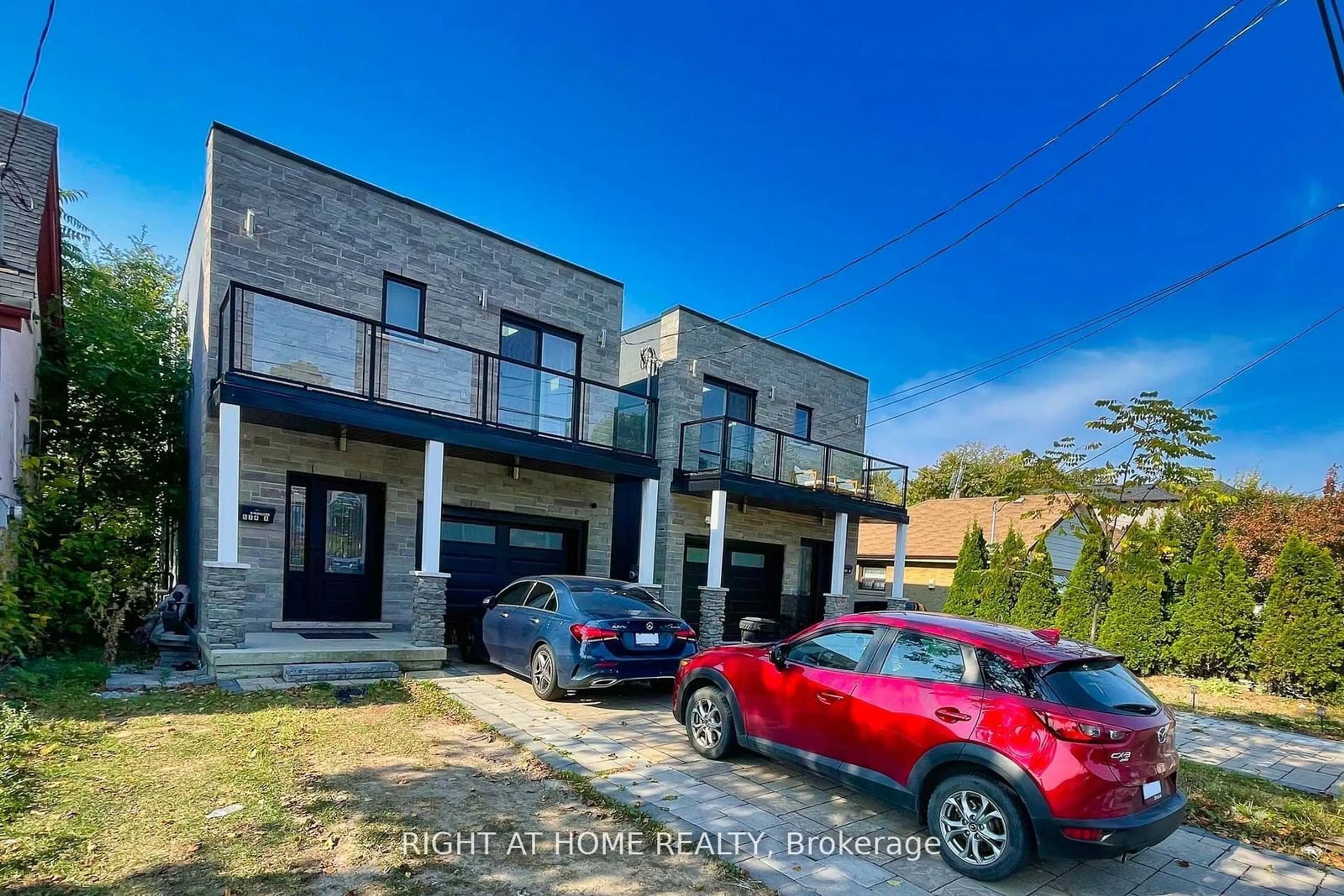 A pic from outside/outdoor area/front of a property/back of a property/a pic from drone, street for 574A Pharmacy Ave, Toronto Ontario M1L 3G9