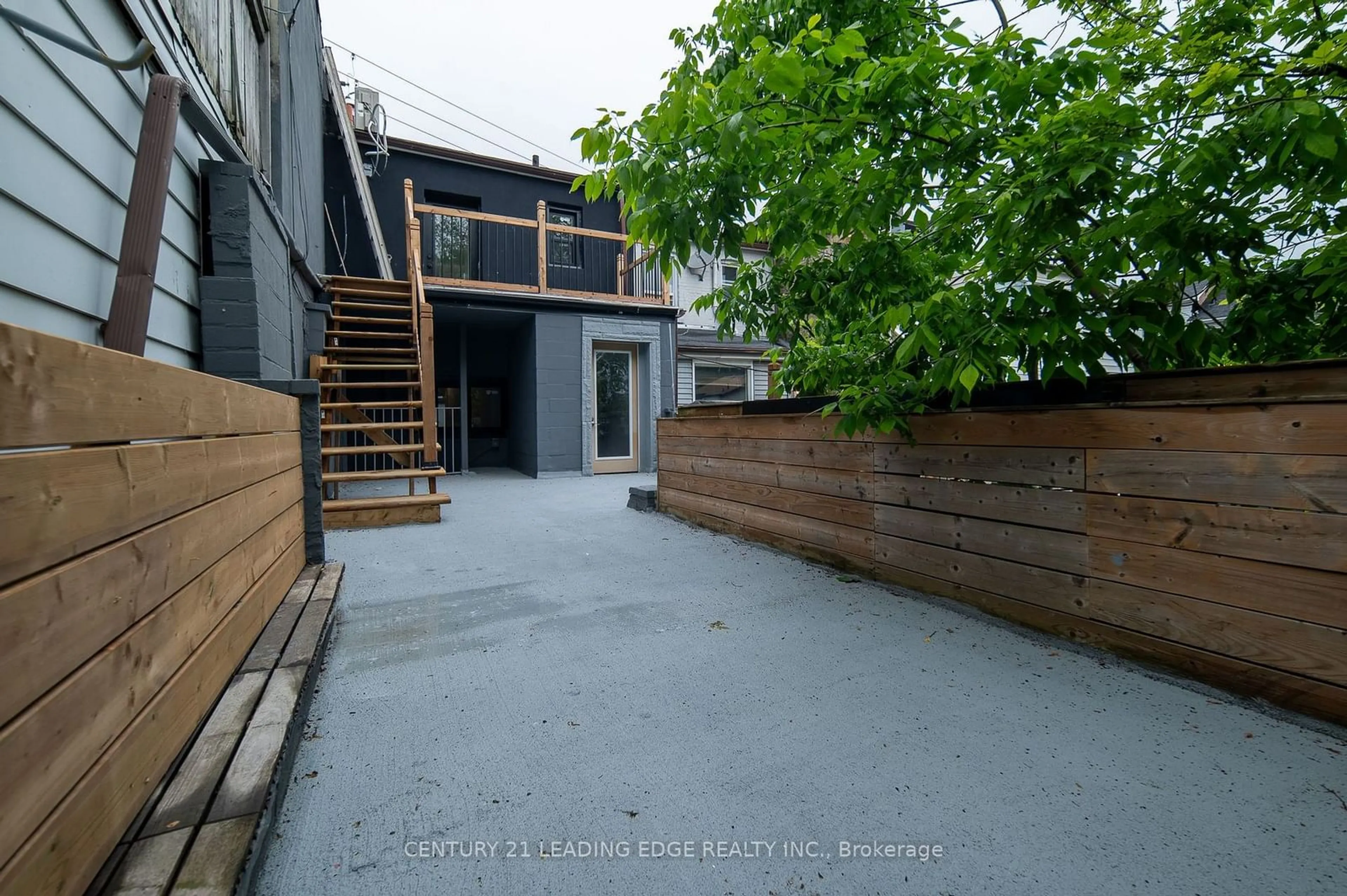 Patio, street for 1555 Kingston Rd, Toronto Ontario M1N 1R9