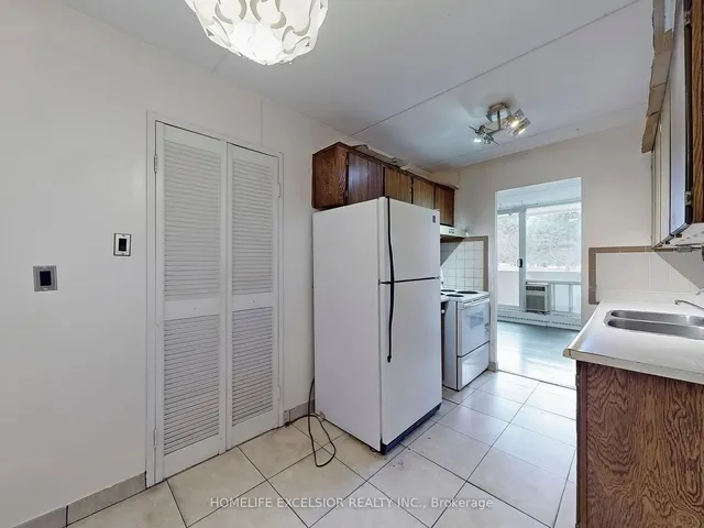 Additional property image - 2 Glamorgan Ave Unit 202
