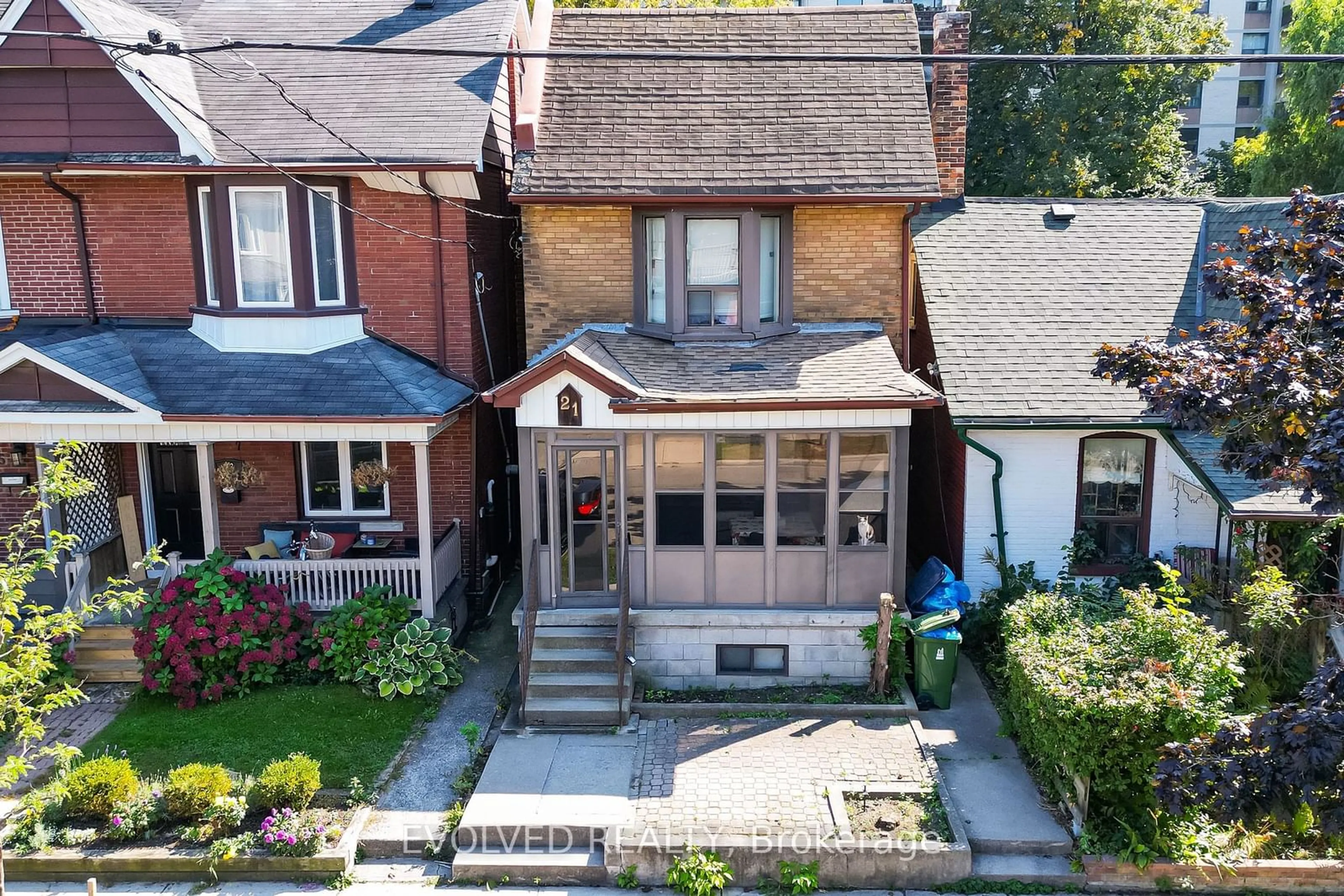 A pic from outside/outdoor area/front of a property/back of a property/a pic from drone, street for 21 Torrens Ave, Toronto Ontario M4K 2H9