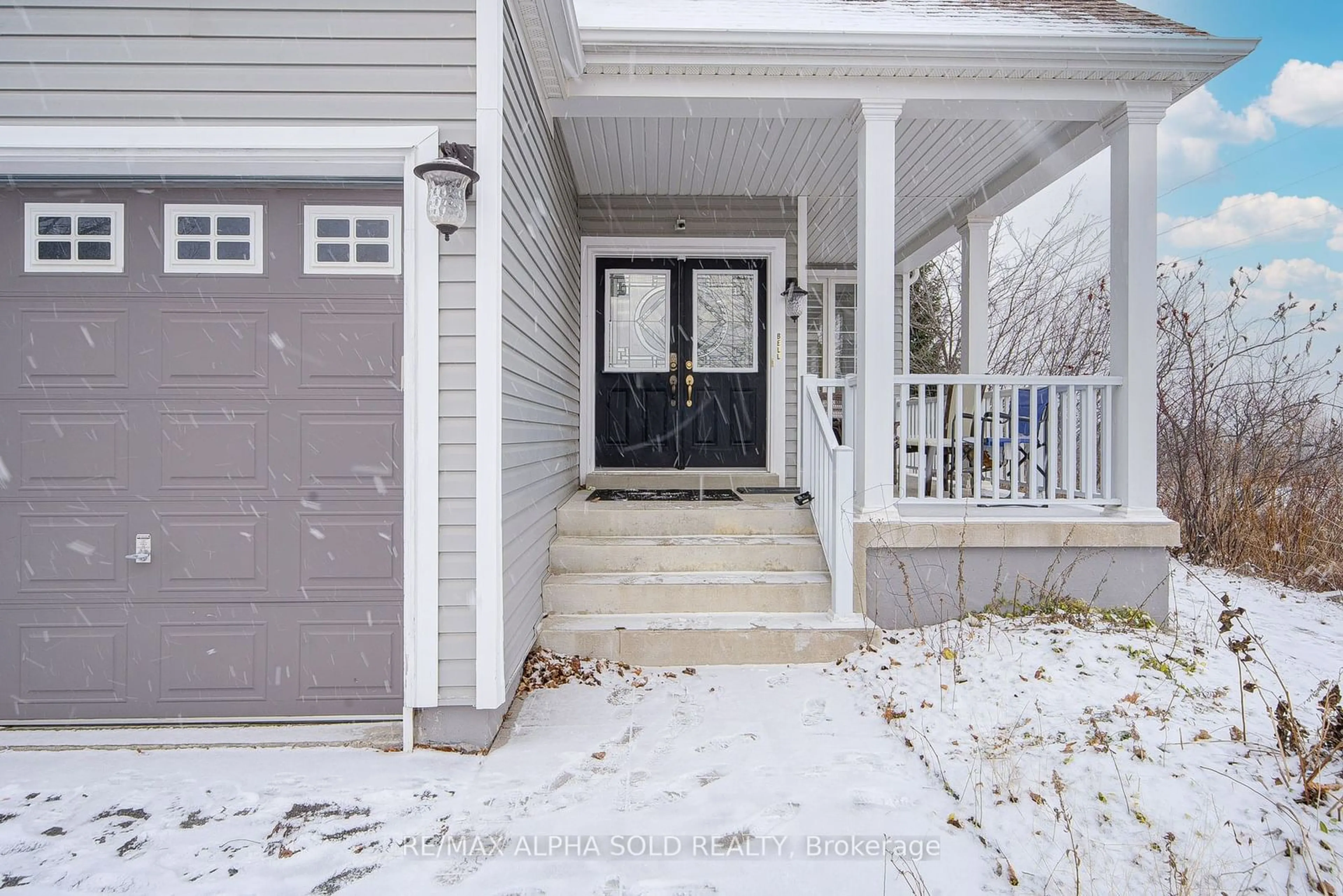 Indoor entryway for 1773 Badgley Dr, Oshawa Ontario L1K 0H5