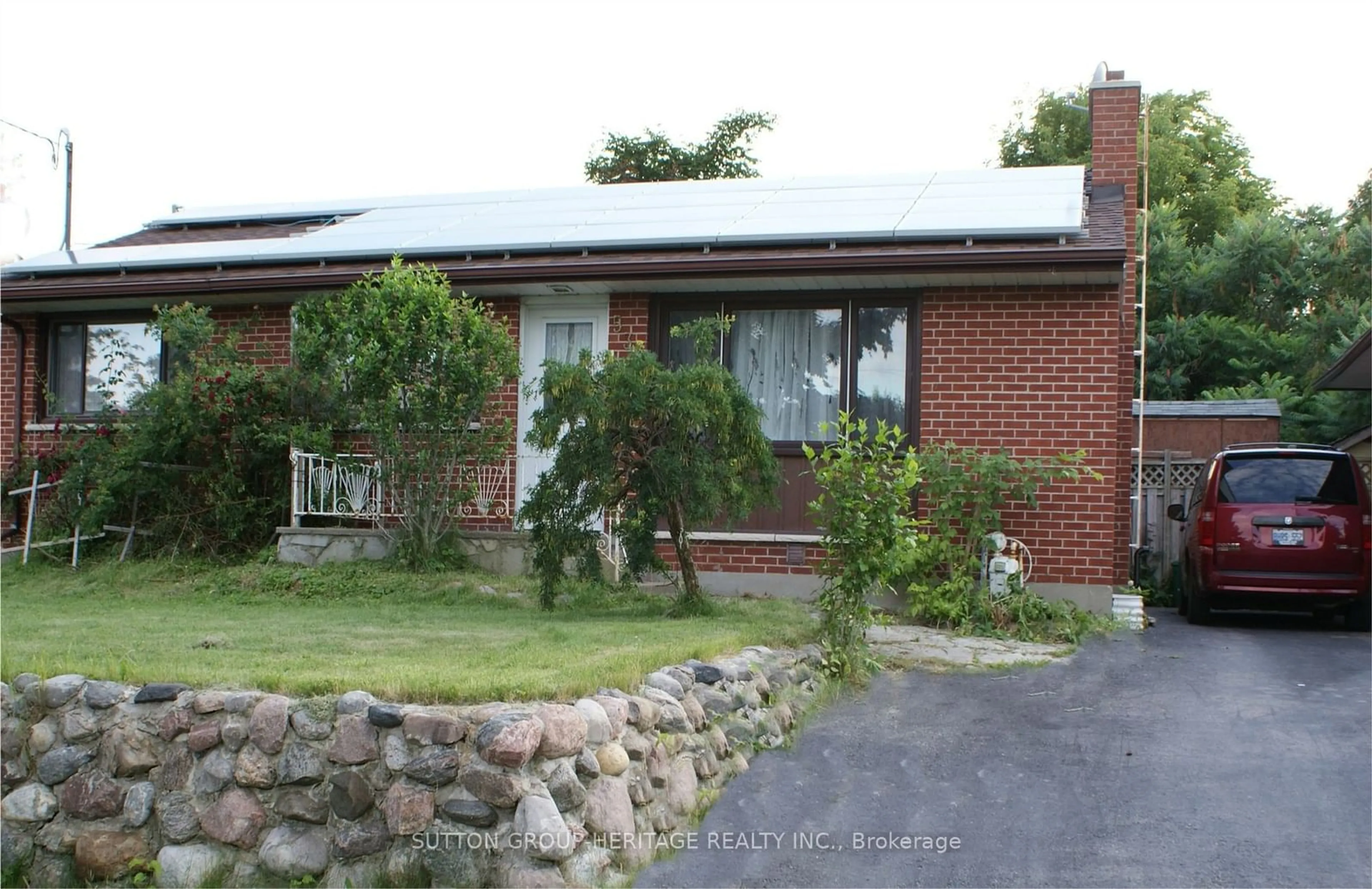 A pic from outside/outdoor area/front of a property/back of a property/a pic from drone, street for 538 Harmony Rd, Oshawa Ontario L1H 6V5