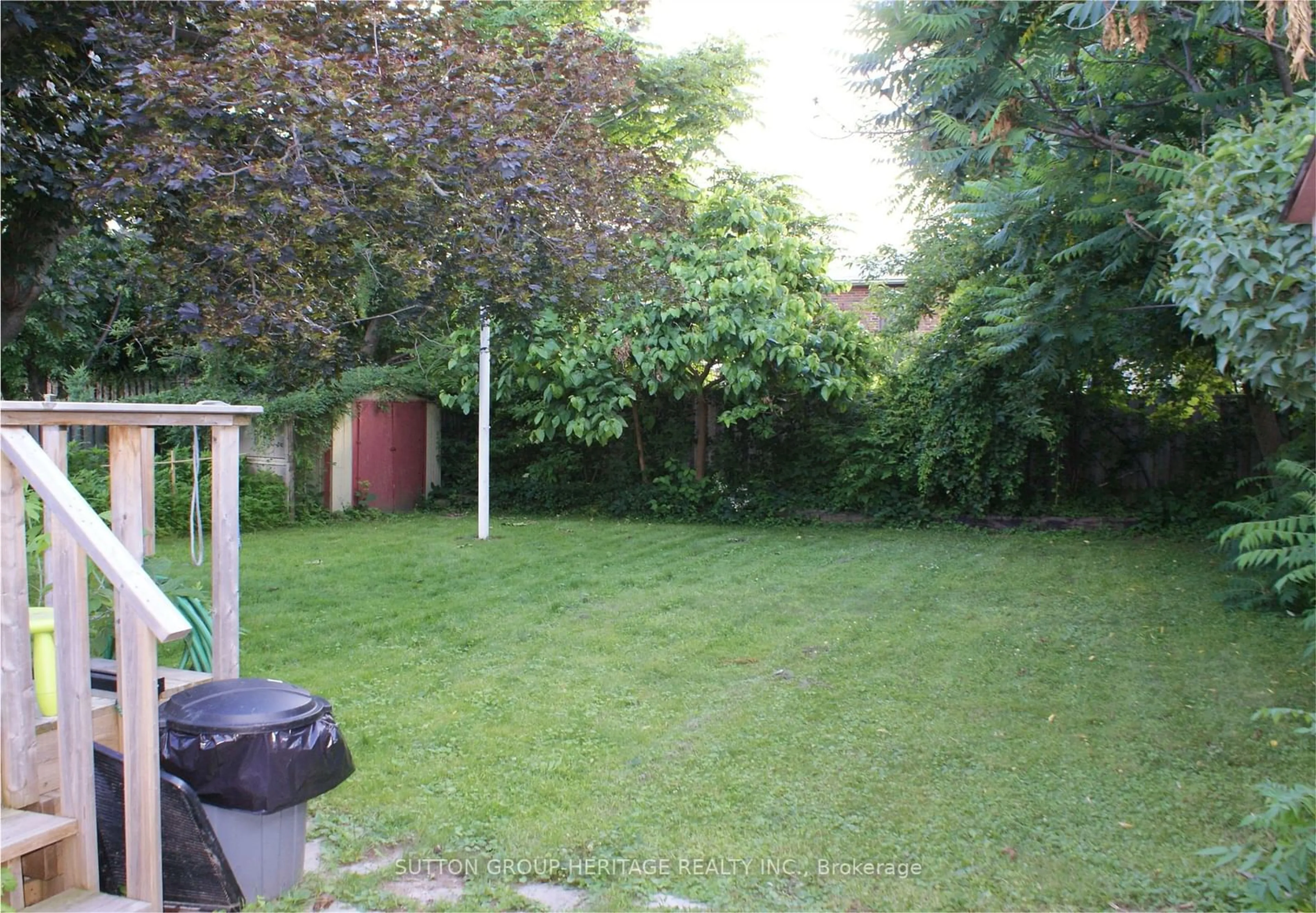 Patio, street for 538 Harmony Rd, Oshawa Ontario L1H 6V5