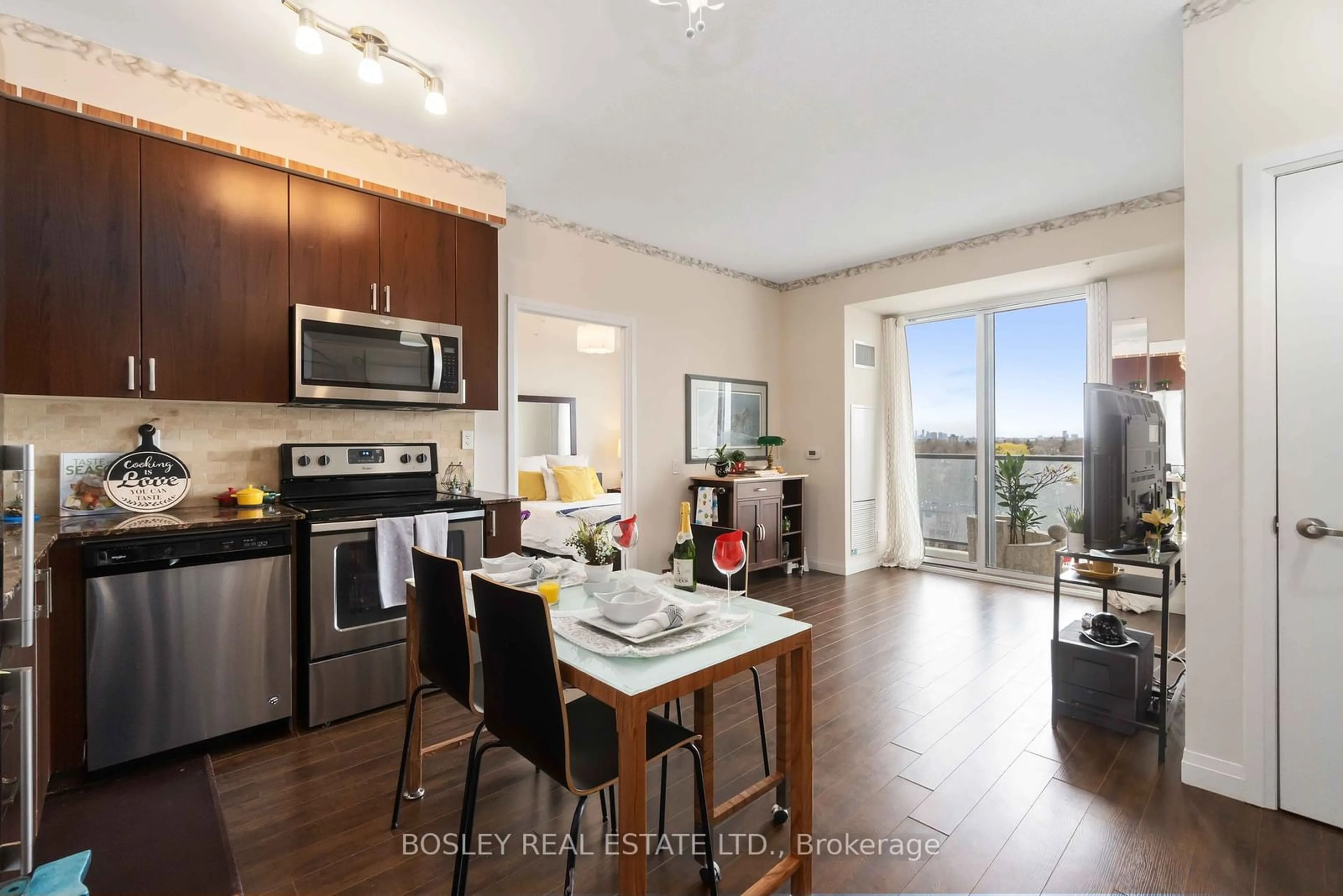 Open concept kitchen, wood/laminate floor for 22 East Haven Dr #926, Toronto Ontario M1N 1T8