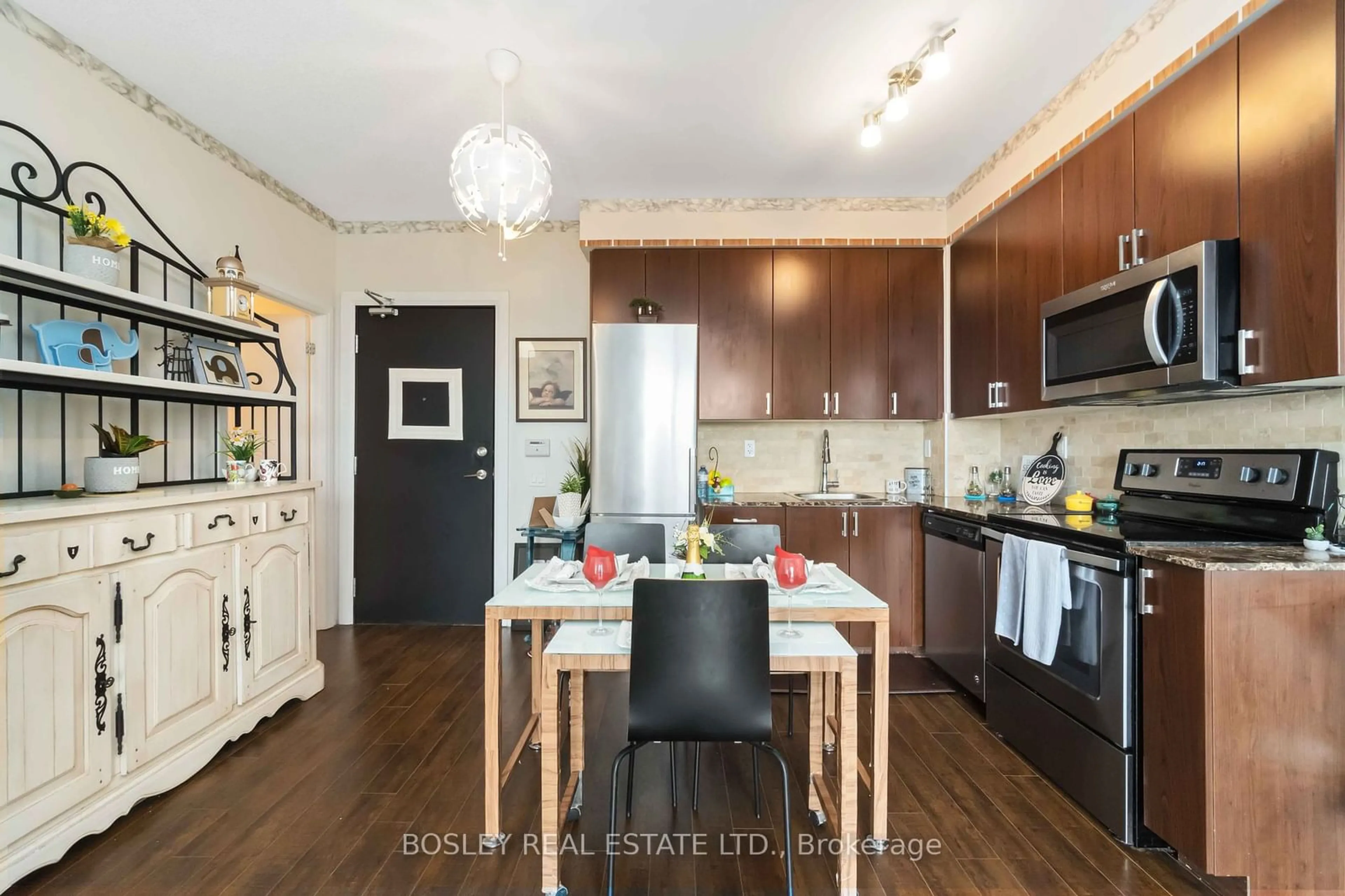 Open concept kitchen, wood/laminate floor for 22 East Haven Dr #926, Toronto Ontario M1N 1T8