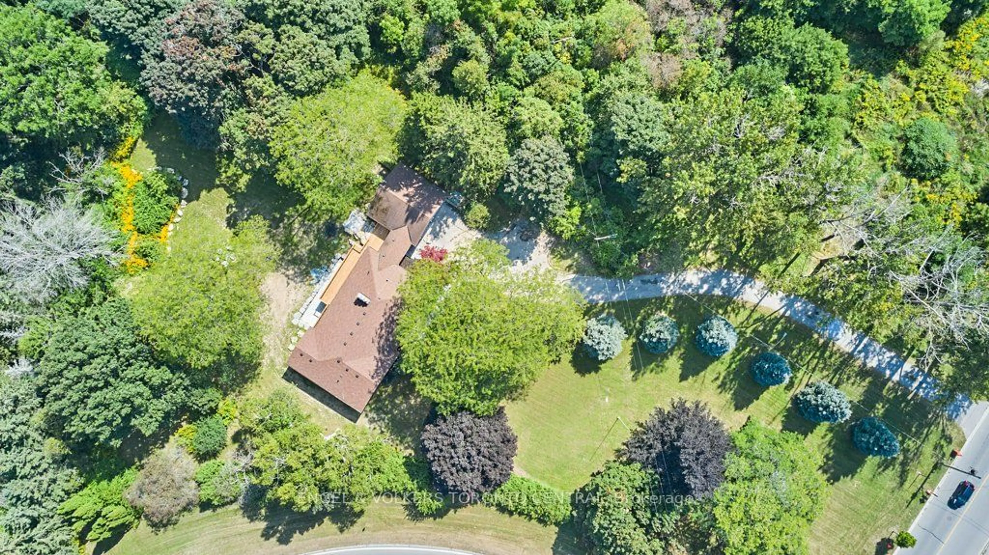 A pic from outside/outdoor area/front of a property/back of a property/a pic from drone, forest/trees view for 507 Mill St, Clarington Ontario L1B 1C2