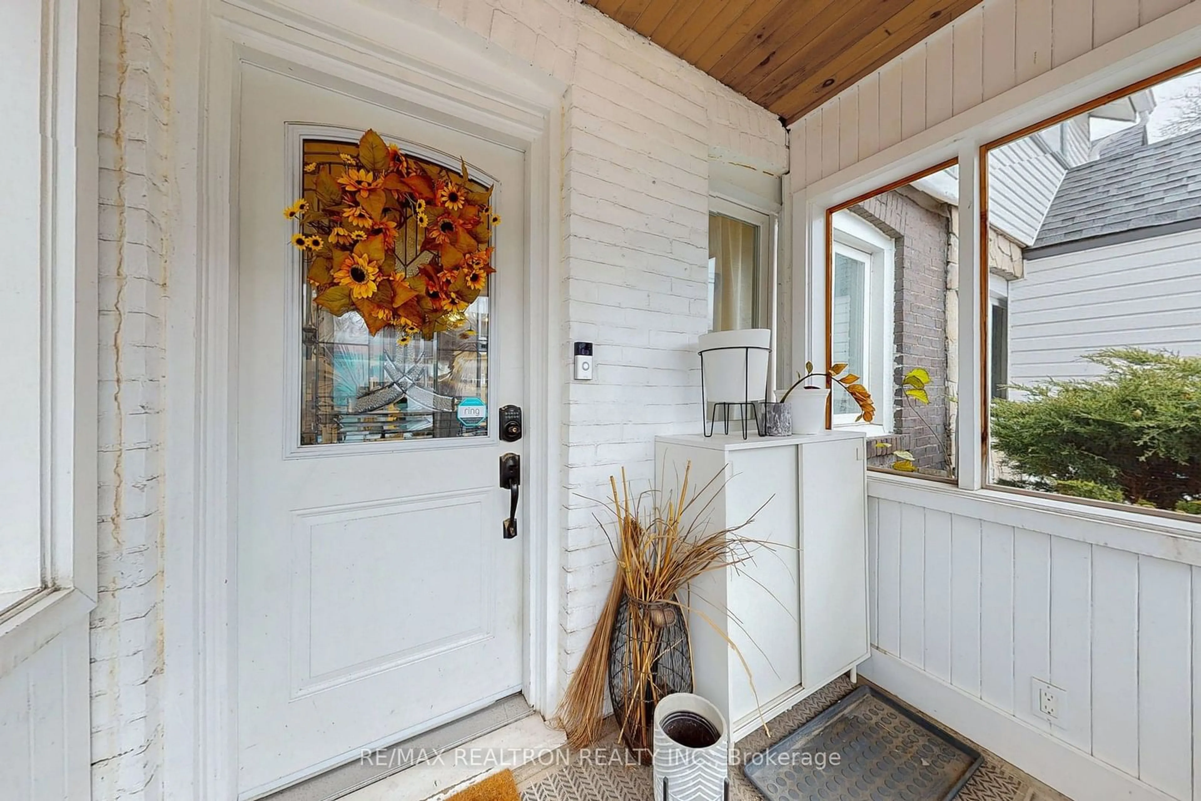 Indoor entryway for 1578 Dundas St, Toronto Ontario M4L 1K8