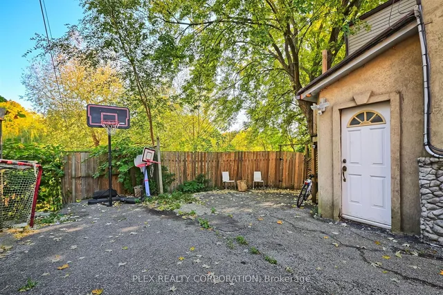 Additional property image - 193 Coxwell Ave