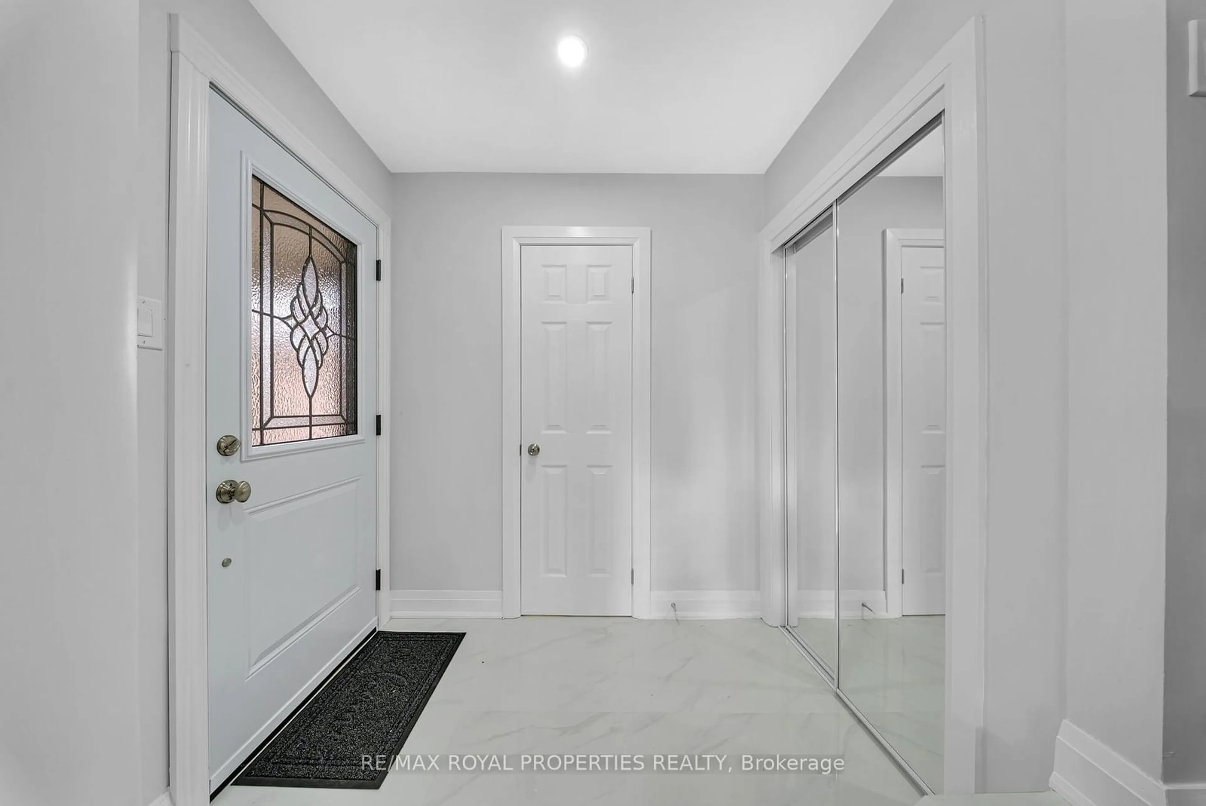 Indoor entryway for 50 Scarfair Ptwy, Toronto Ontario M1B 4G2