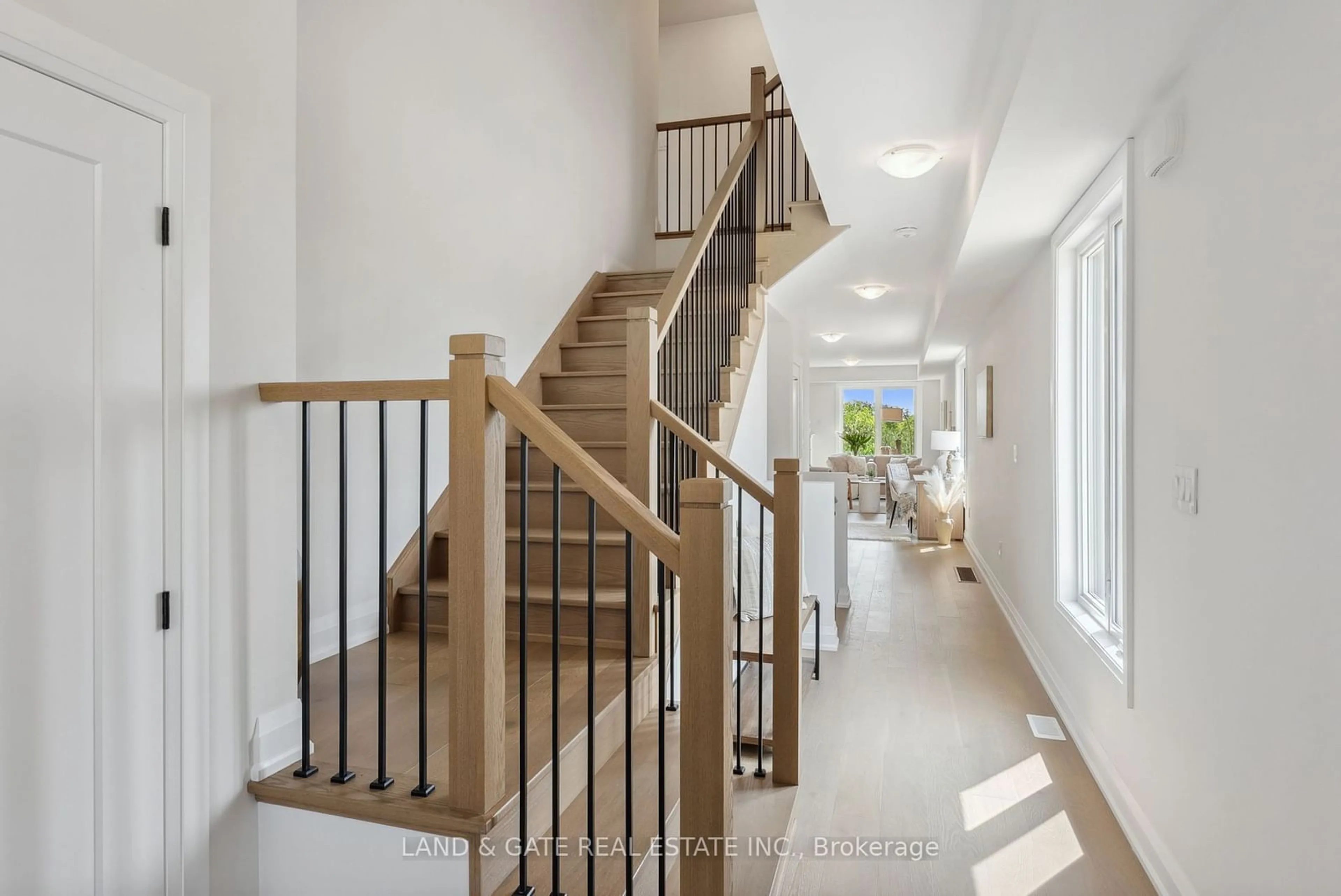 Stairs for 993 Queensdale Ave, Oshawa Ontario L1H 1H4