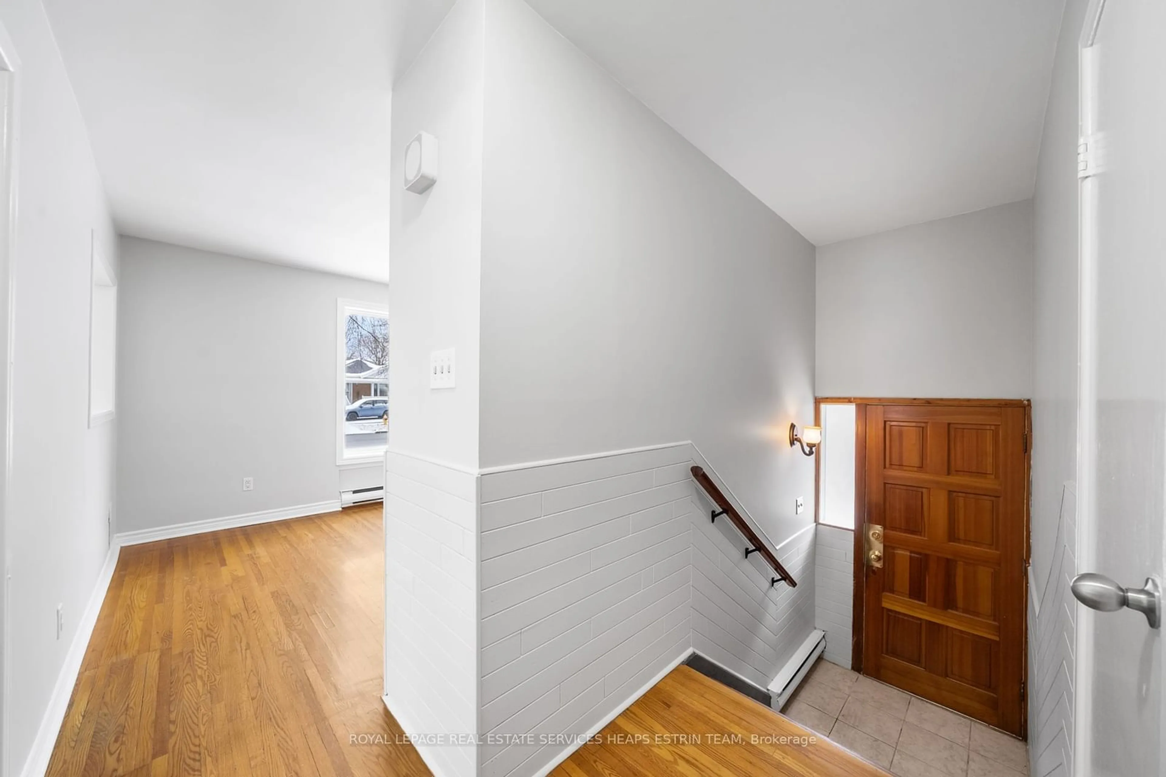 Indoor foyer for 7 Kecala Rd, Toronto Ontario M1P 1K5