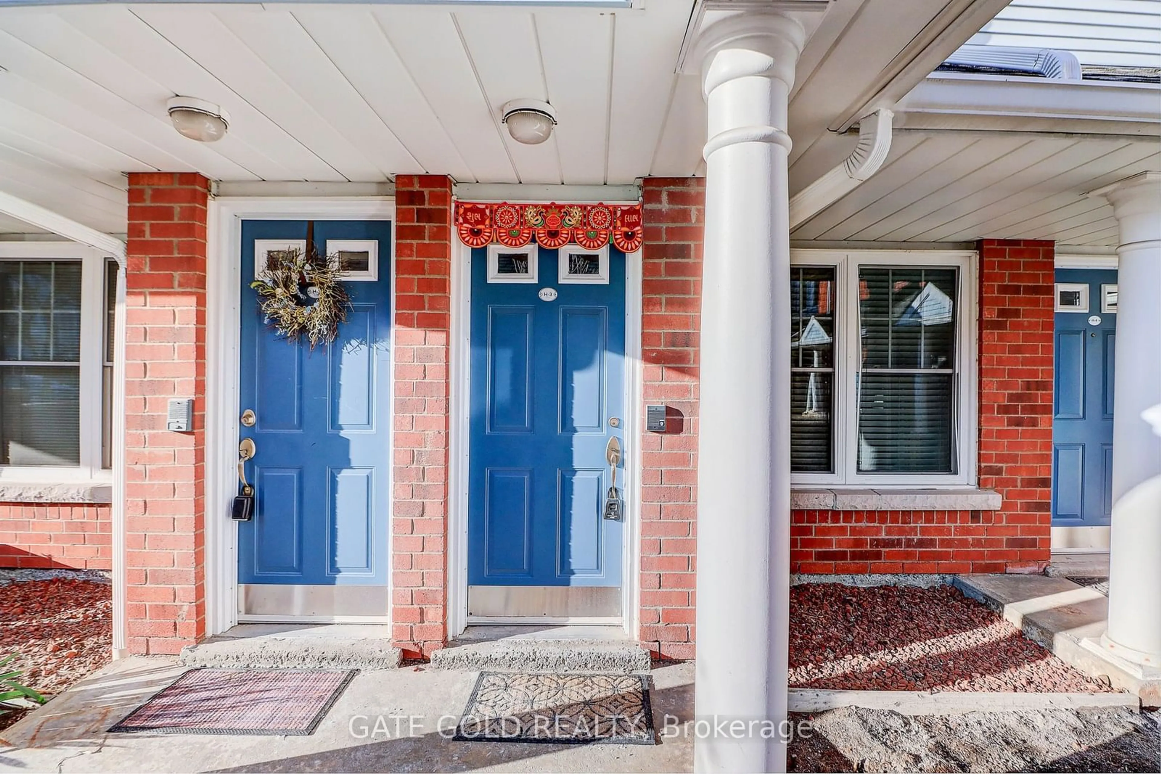 Indoor entryway for 1661 Nash Rd #H3, Clarington Ontario L1E 1S8