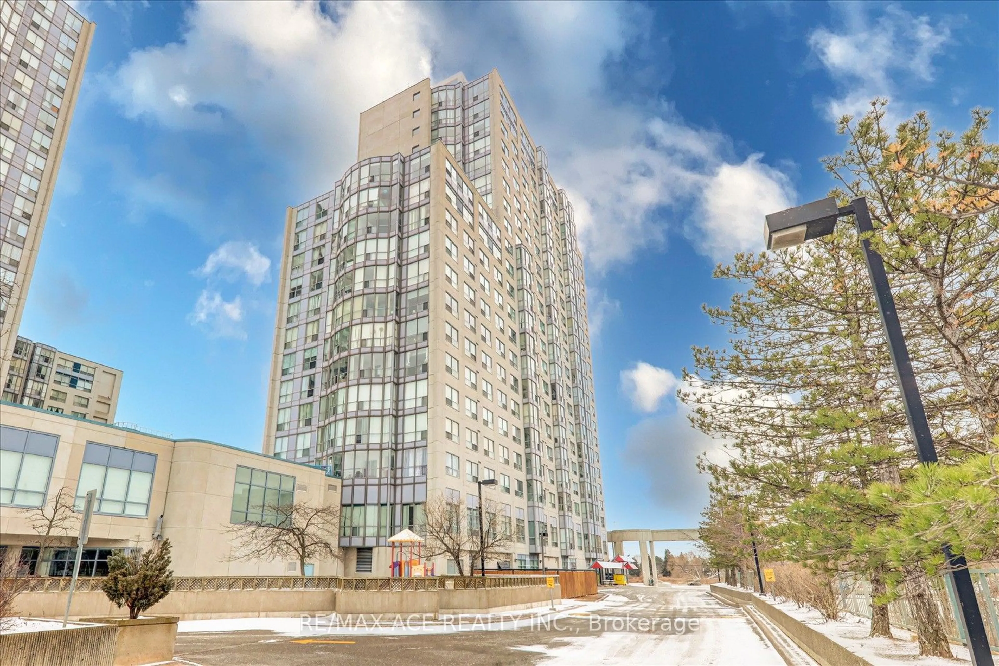 Unknown for 2550 Lawrence Ave #1415, Toronto Ontario M1P 4Z3