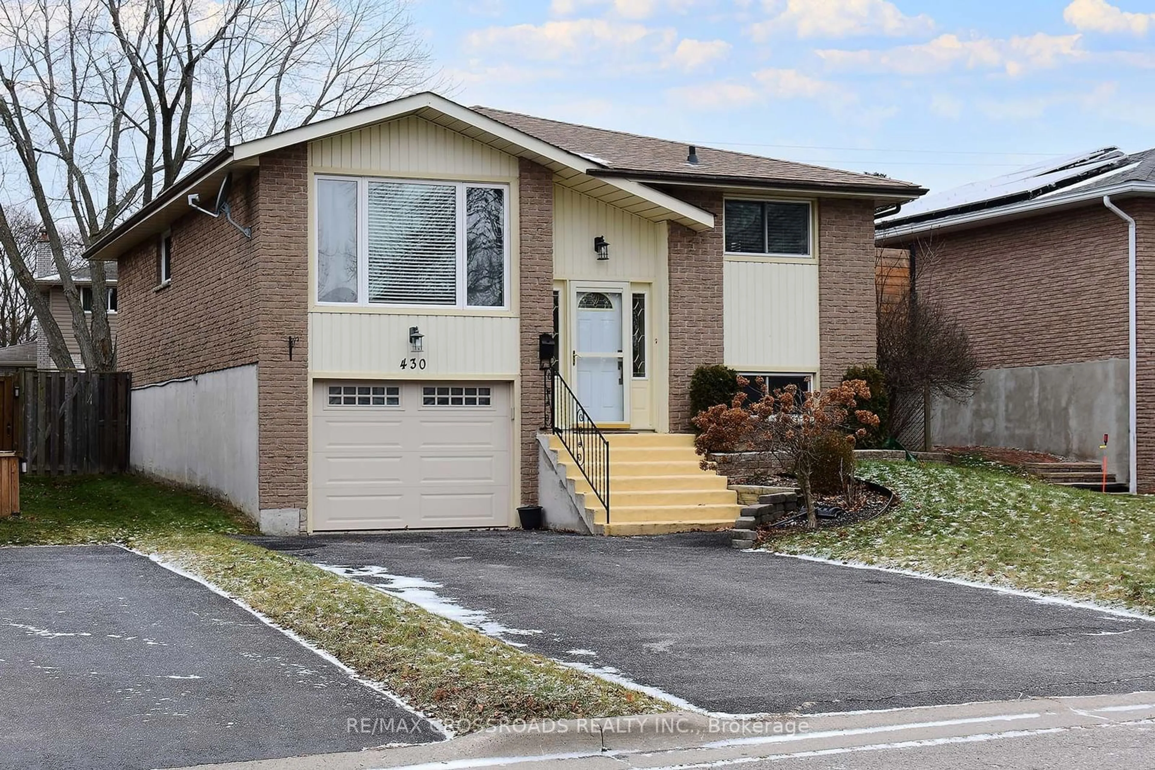 Home with brick exterior material, street for 430 Paddington Cres, Oshawa Ontario L1G 7P4