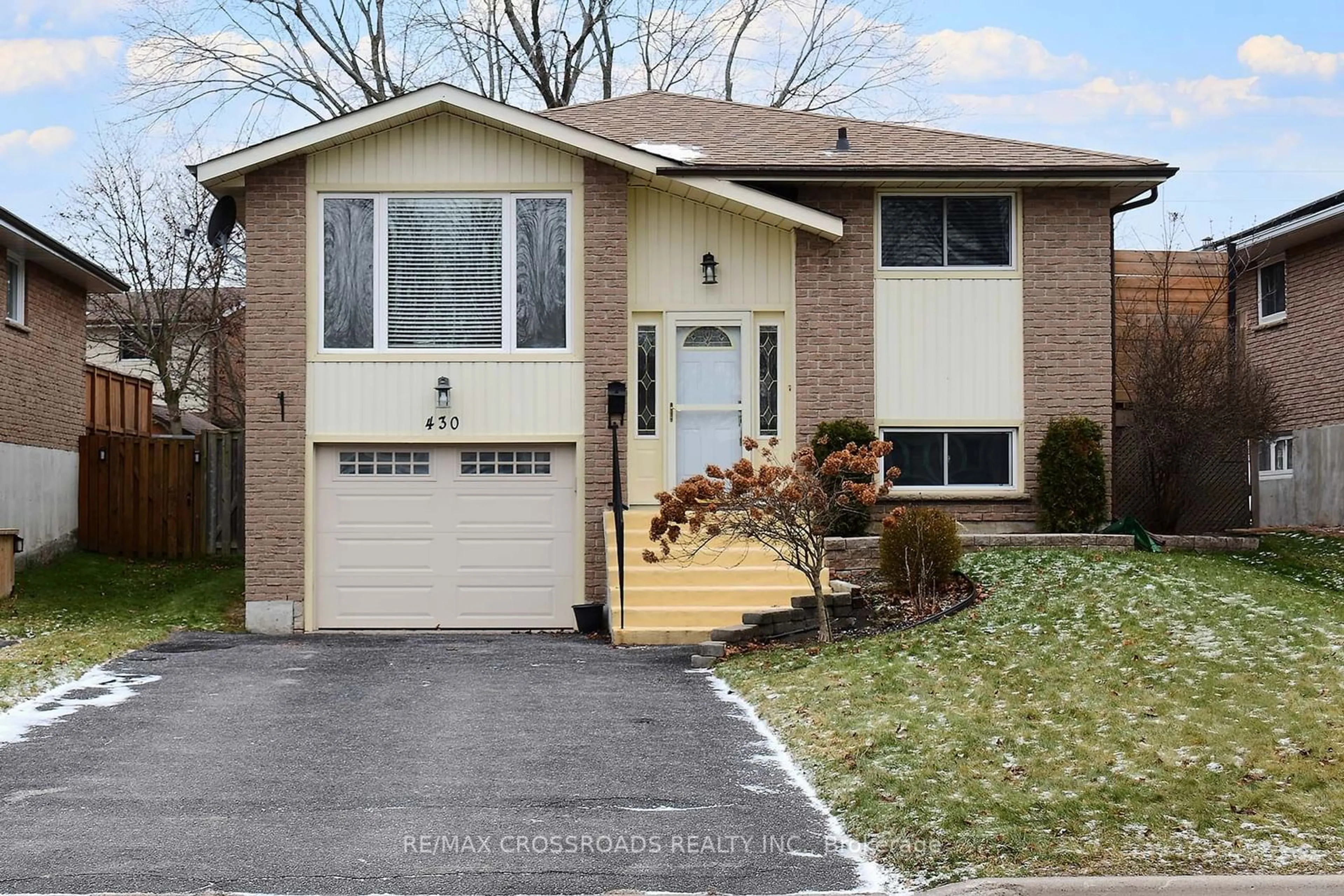 Home with vinyl exterior material, street for 430 Paddington Cres, Oshawa Ontario L1G 7P4