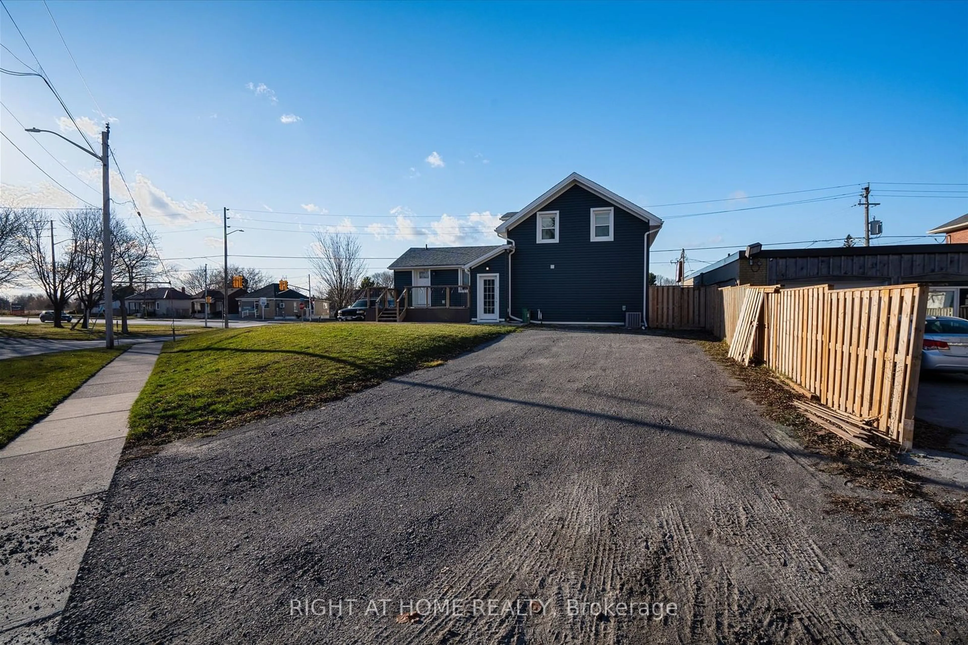 A pic from outside/outdoor area/front of a property/back of a property/a pic from drone, street for 865 Simcoe St, Oshawa Ontario L1H 4K8