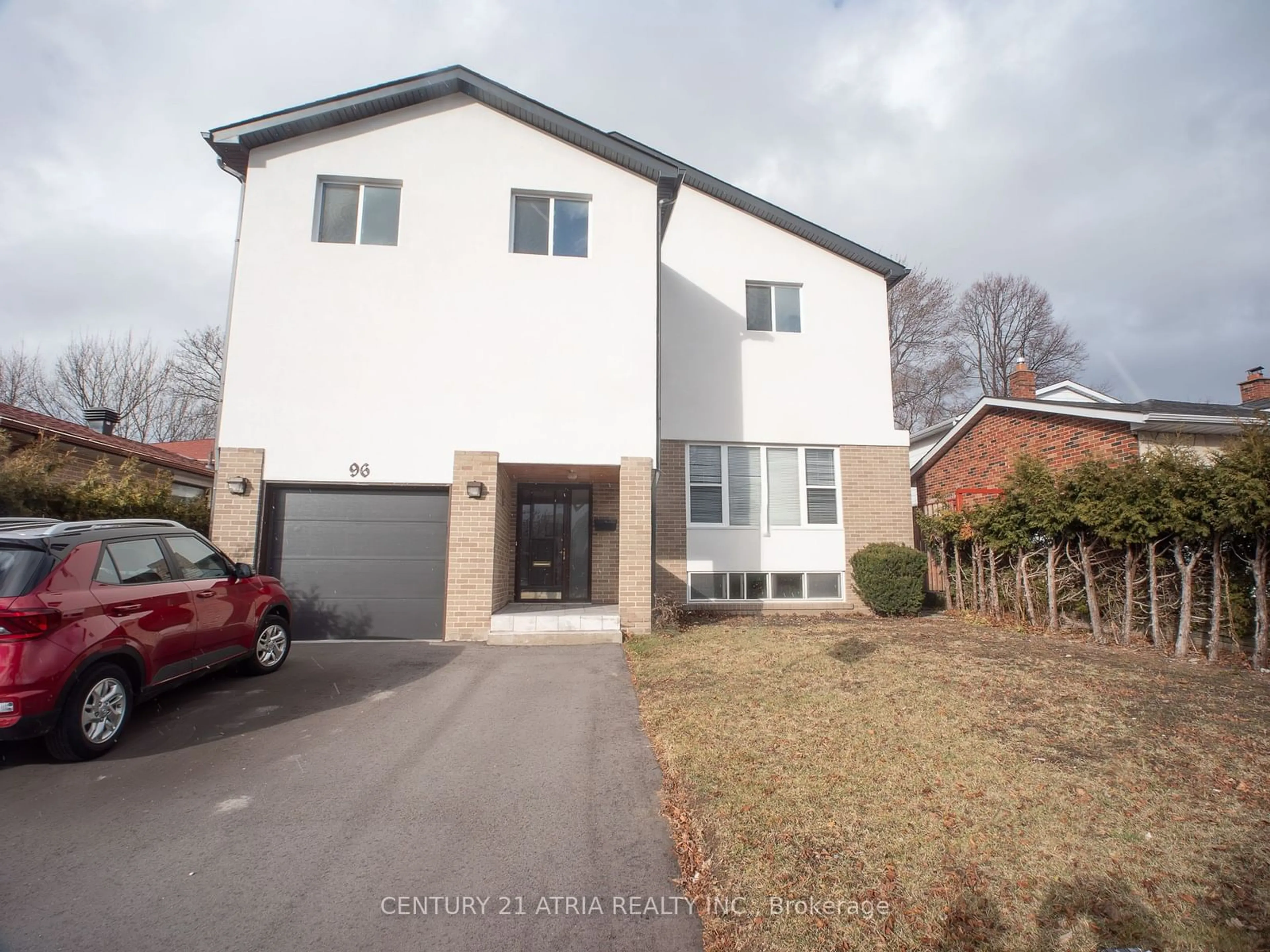 A pic from outside/outdoor area/front of a property/back of a property/a pic from drone, street for 96 Invergordon Ave, Toronto Ontario M1S 2Z2