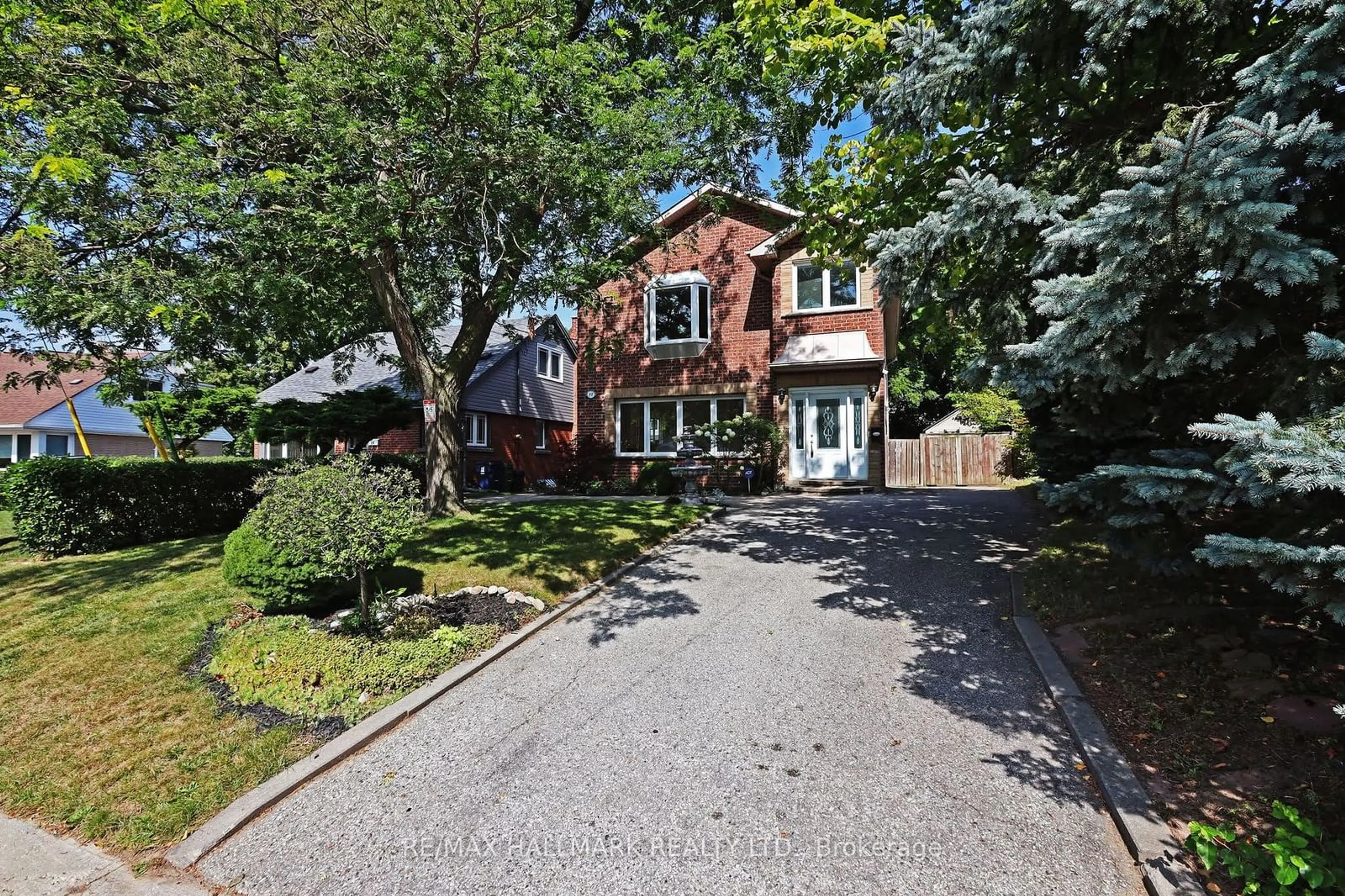 A pic from outside/outdoor area/front of a property/back of a property/a pic from drone, street for 22 Sedgewick Cres, Toronto Ontario M1K 3T6