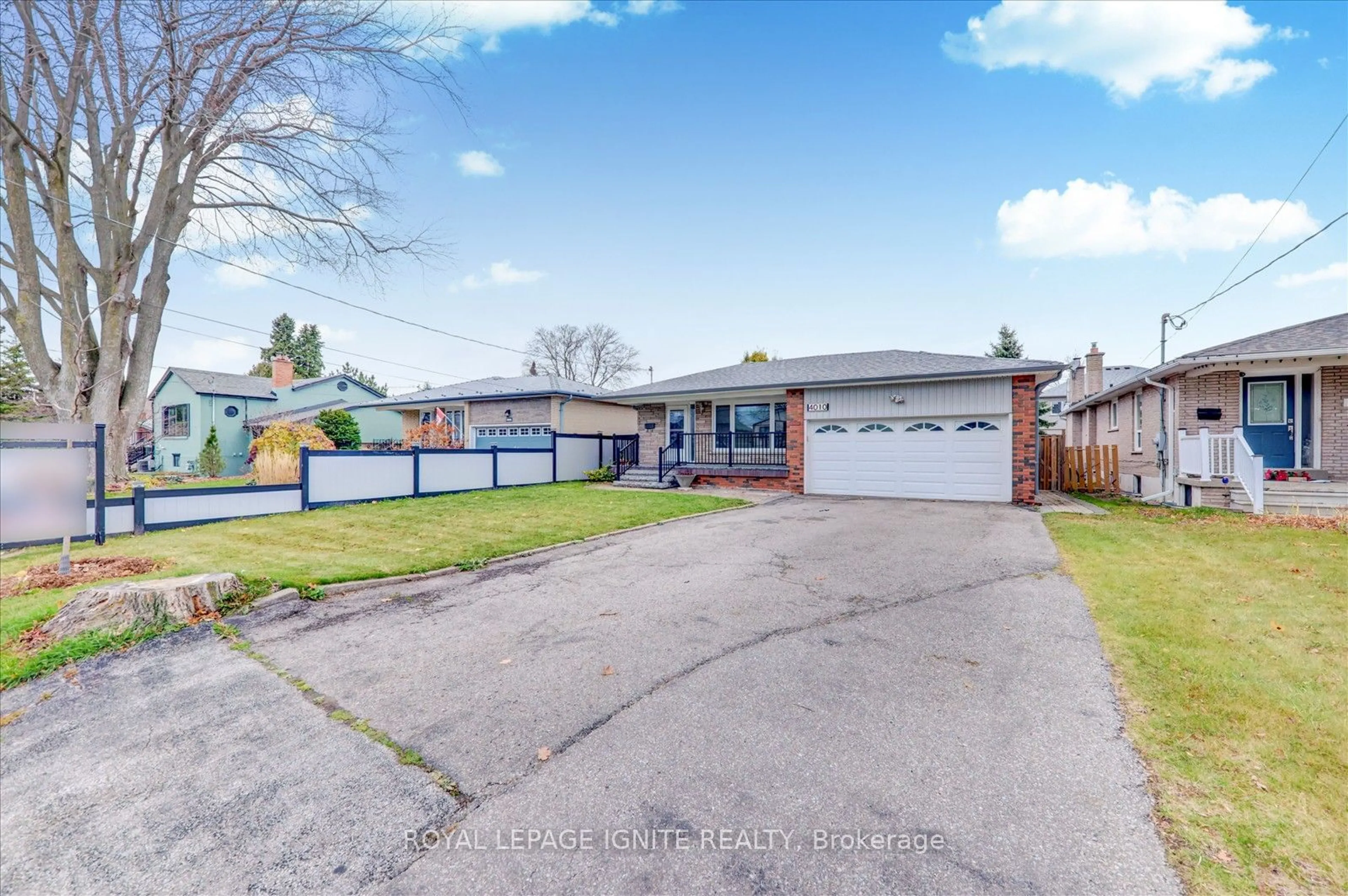 A pic from outside/outdoor area/front of a property/back of a property/a pic from drone, street for 4010 Ellesmere Rd, Toronto Ontario M1C 1J2