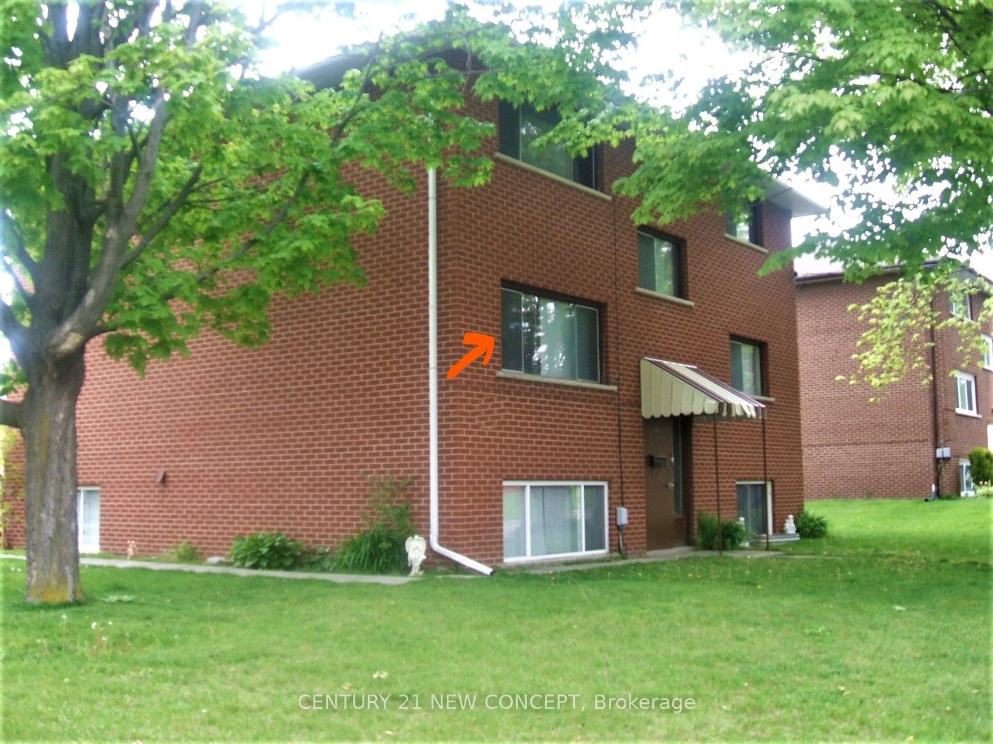 Home with brick exterior material, building for 580 Digby Ave, Oshawa Ontario L1G 1W6