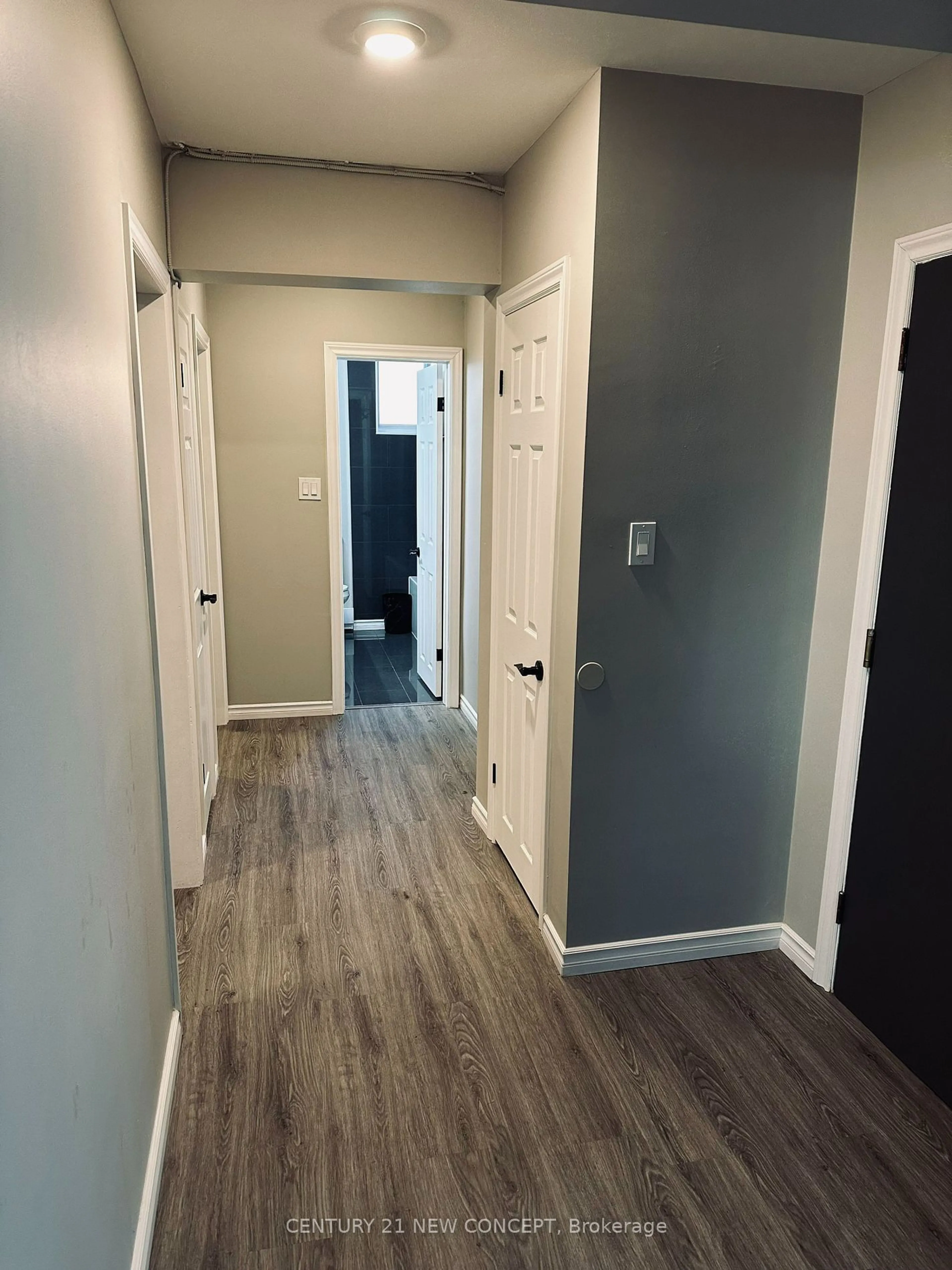 Indoor entryway for 580 Digby Ave, Oshawa Ontario L1G 1W6